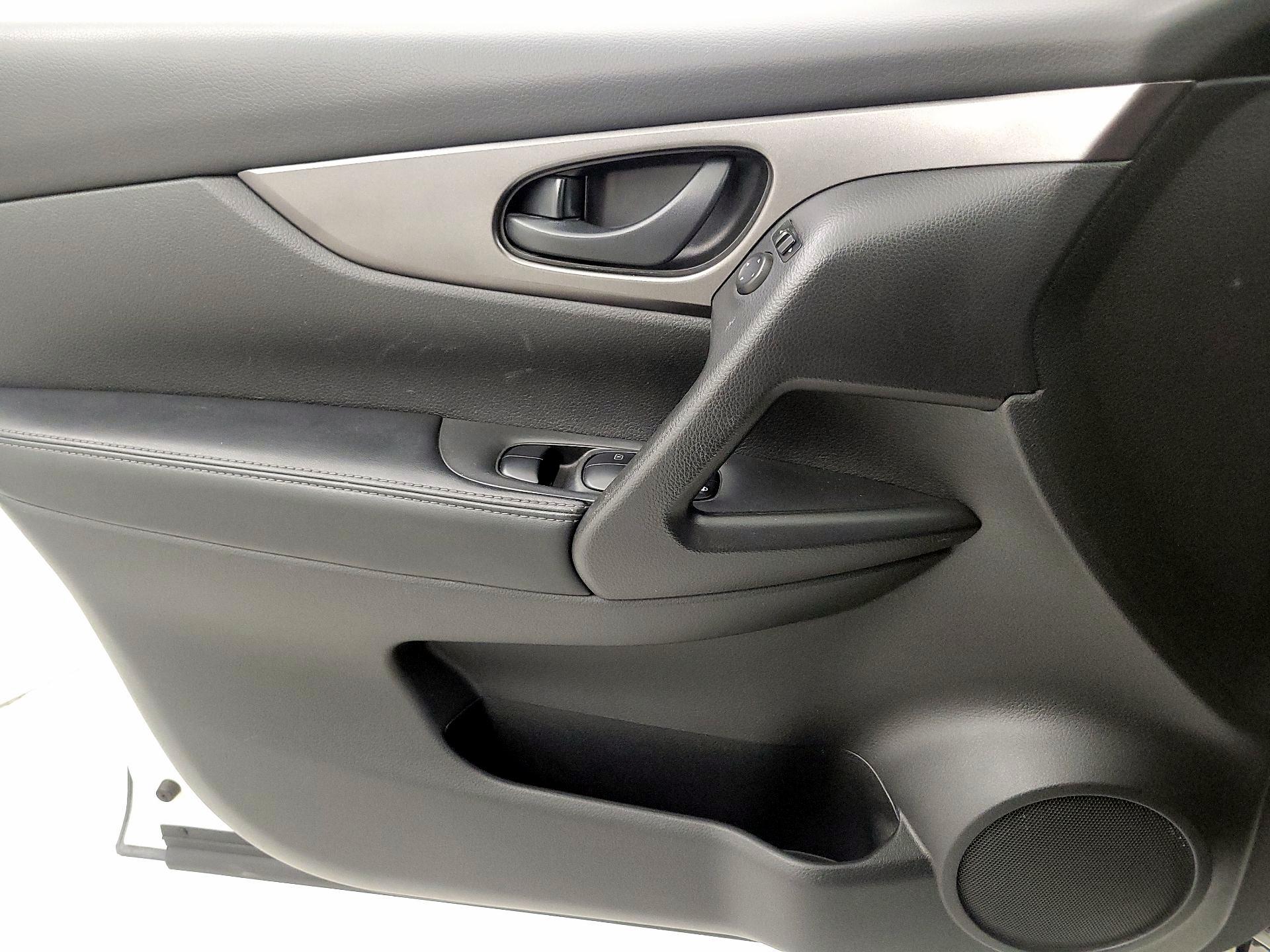 Thumbnail: 2019 Nissan Rogue Sport - 12