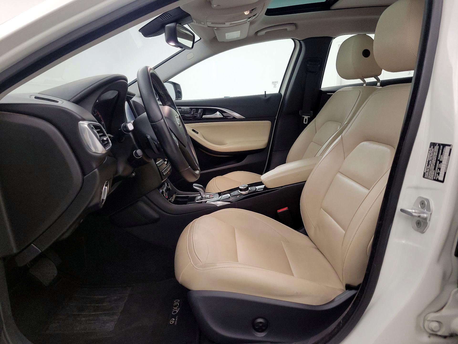 Thumbnail: 2017 INFINITI QX30 - 11