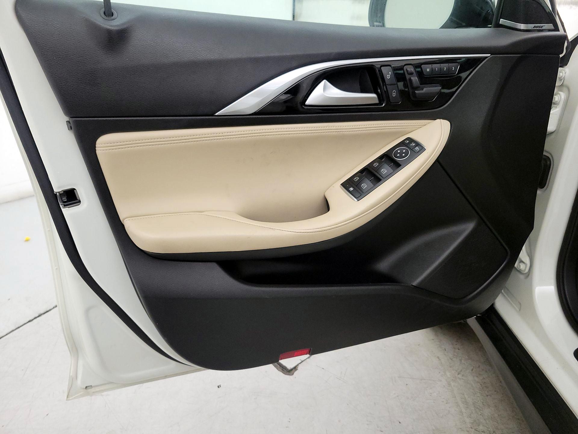 Thumbnail: 2017 INFINITI QX30 - 12