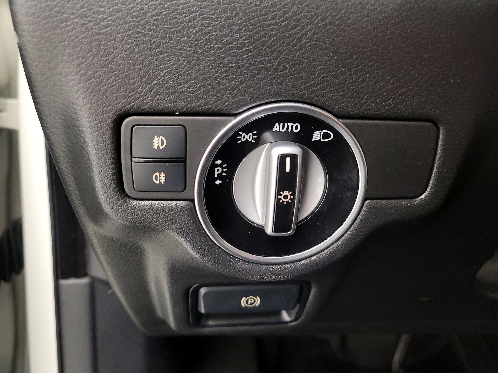 Thumbnail: 2017 INFINITI QX30 - 13