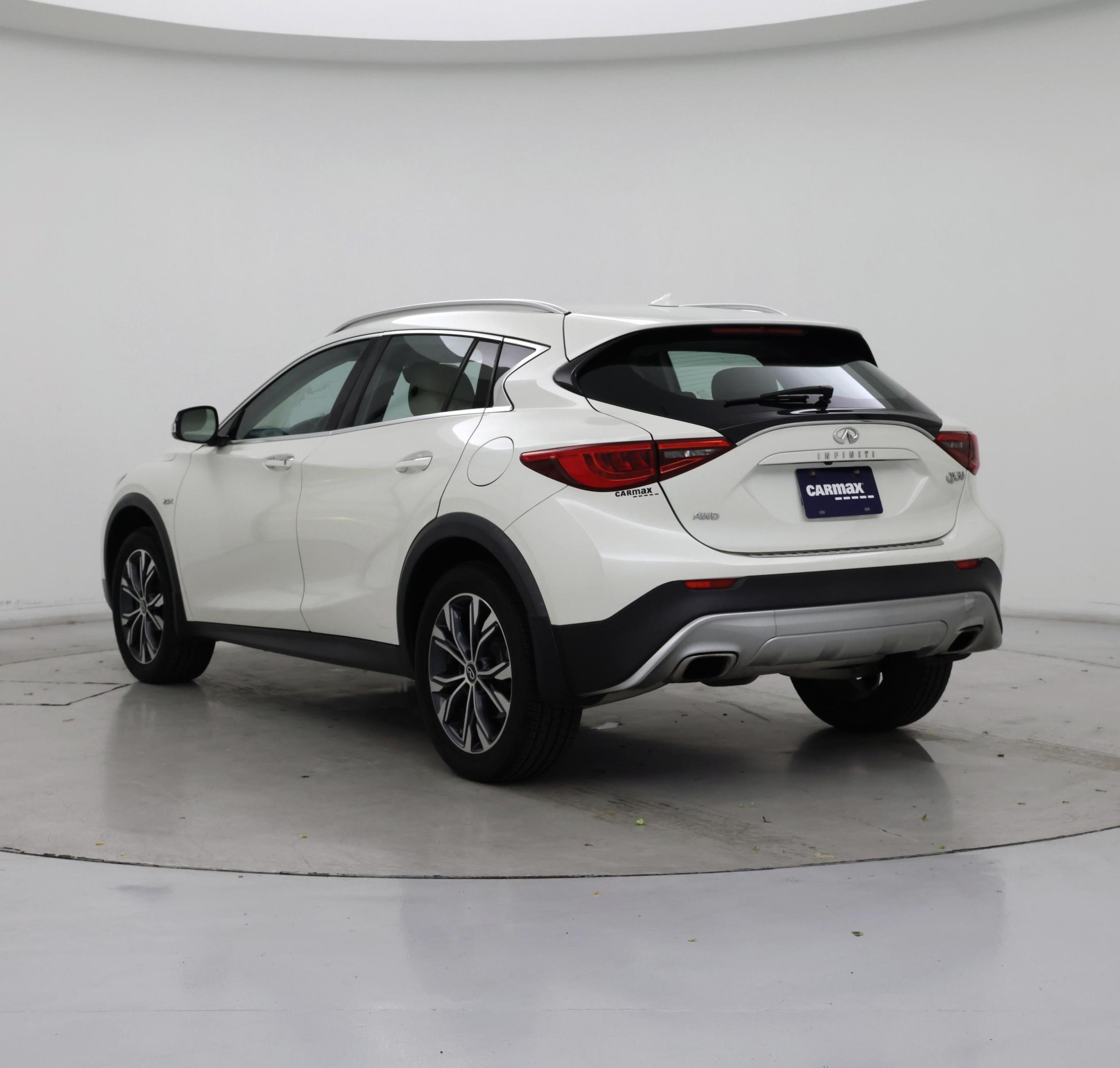 Thumbnail: 2017 INFINITI QX30 - 2