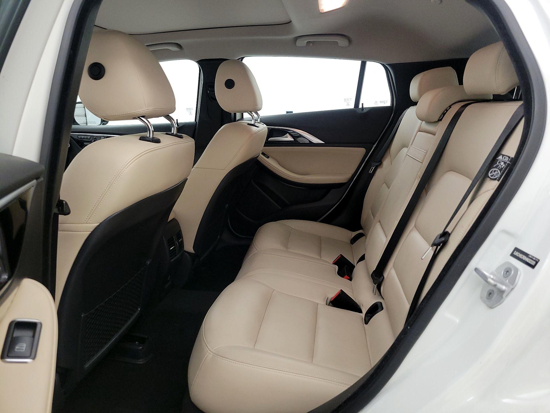 Thumbnail: 2017 INFINITI QX30 - 20