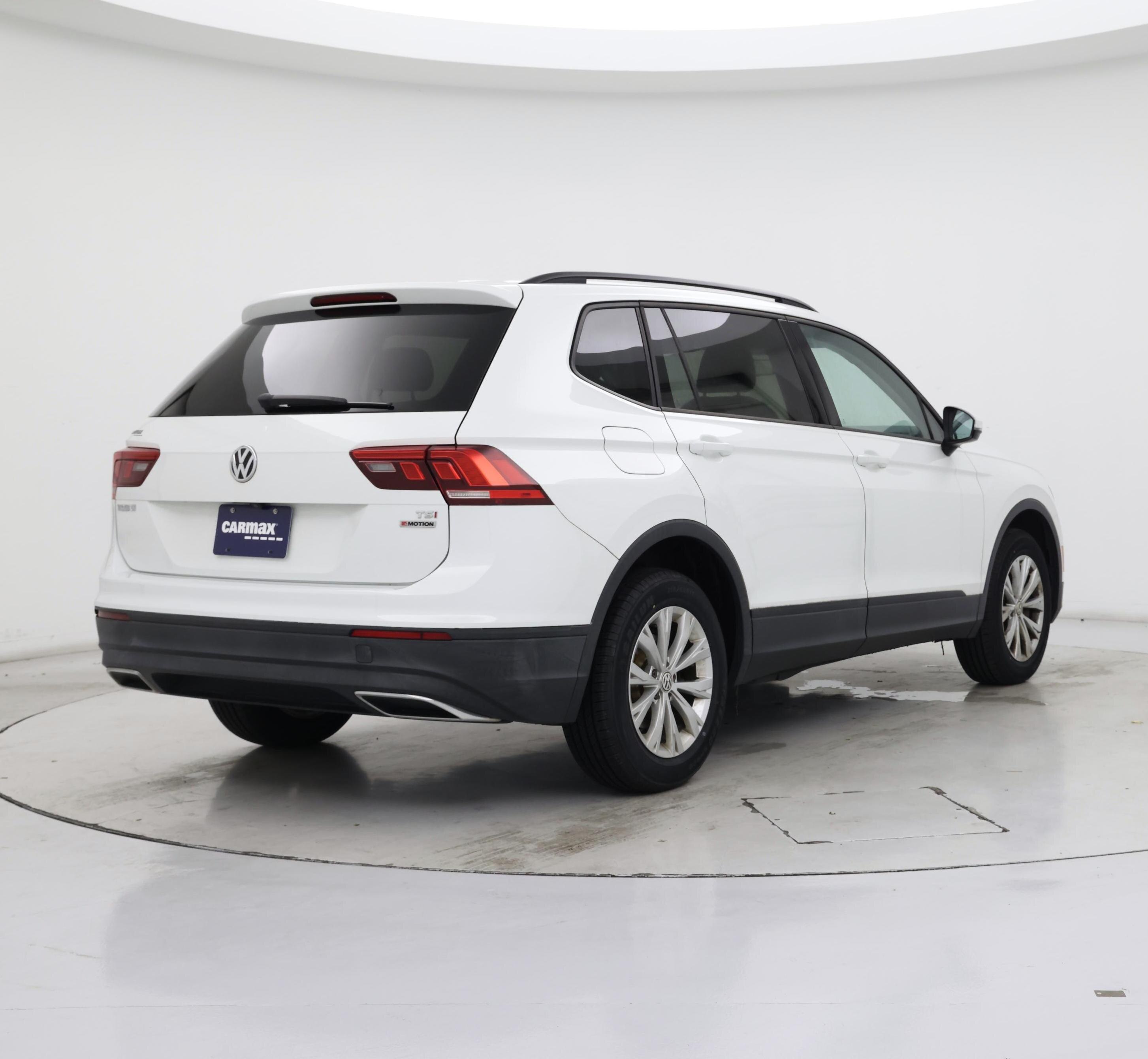 Thumbnail: 2018 Volkswagen Tiguan - 8