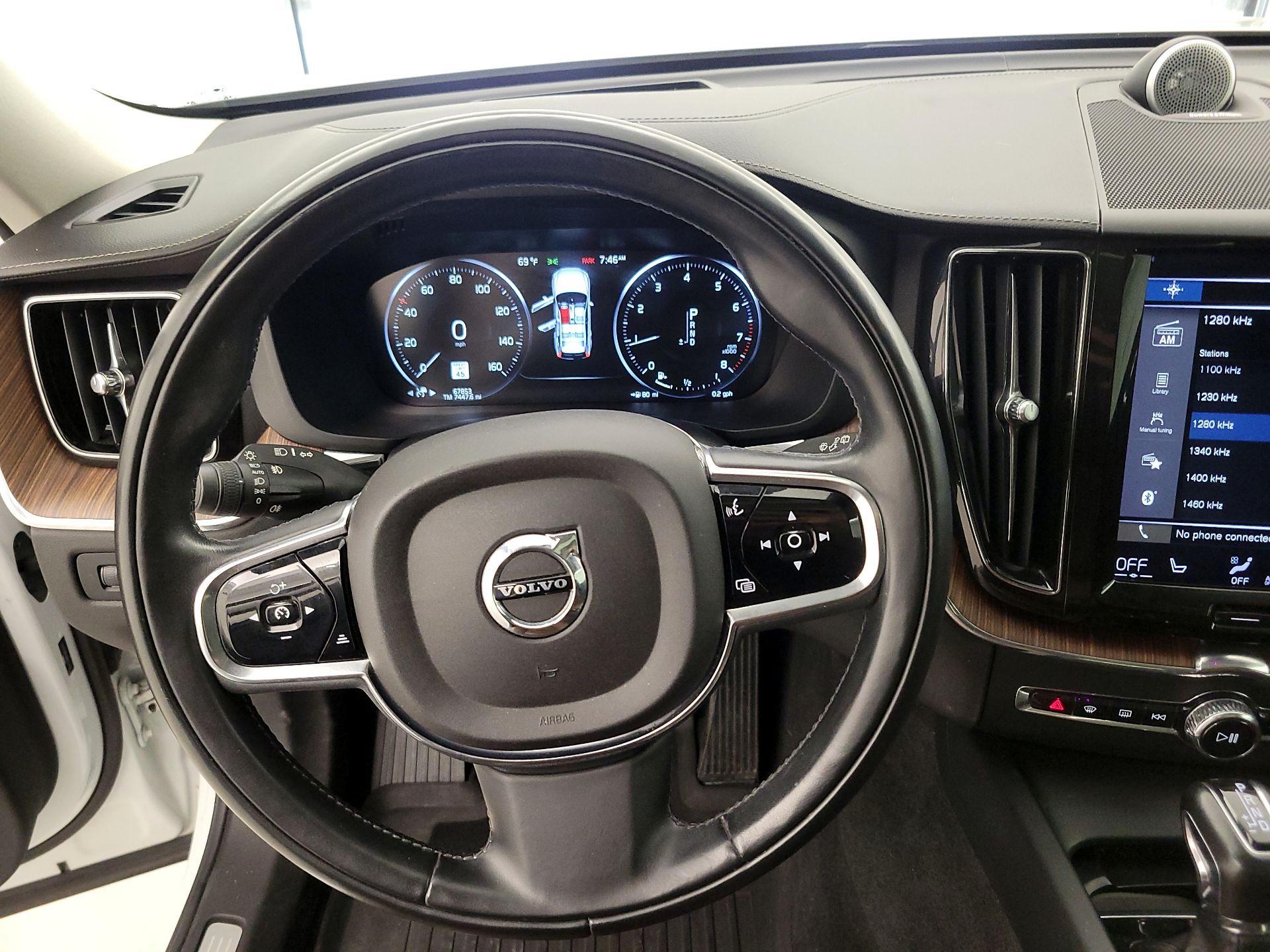 Thumbnail: 2019 Volvo XC60 - 10