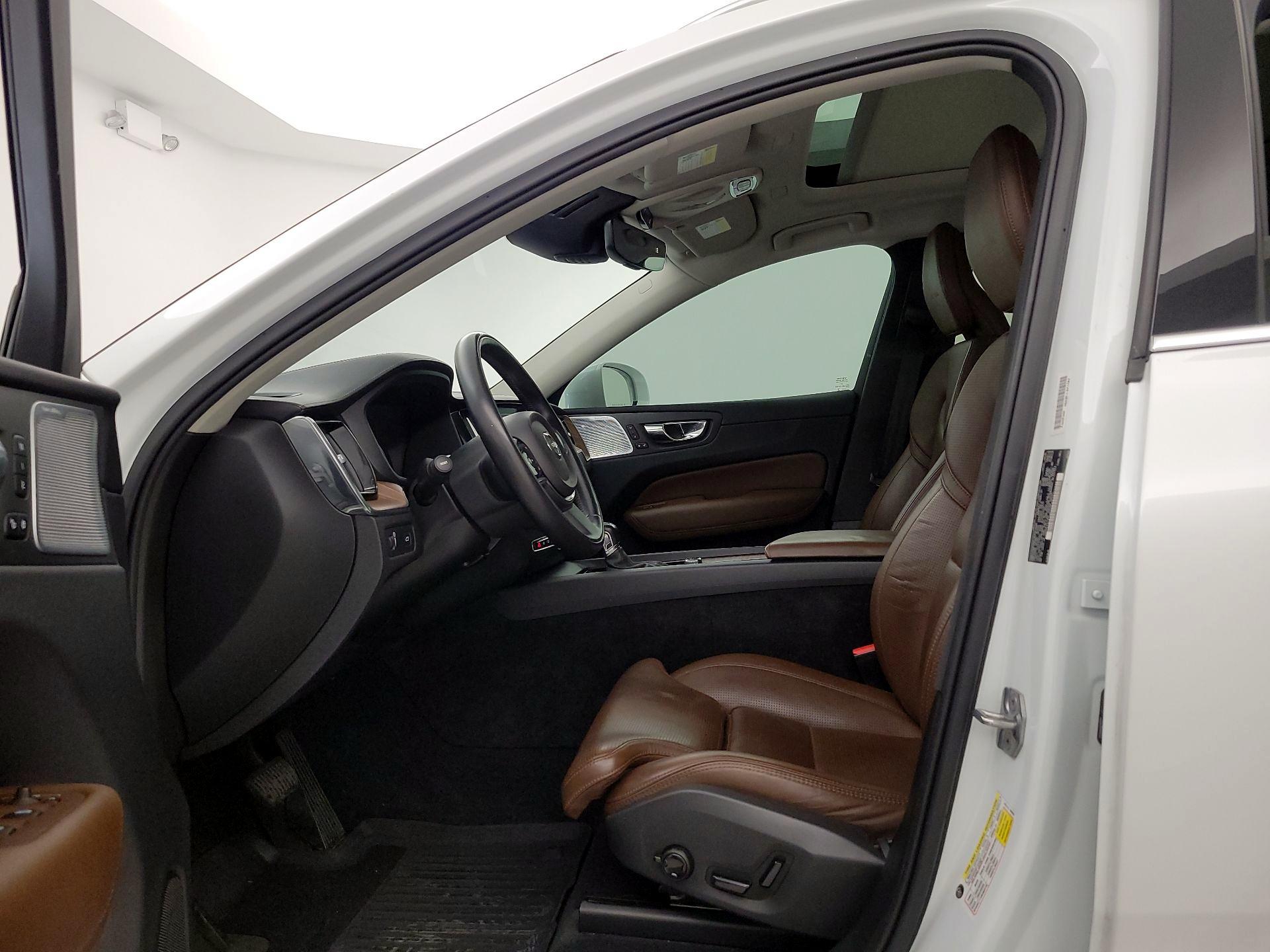 Thumbnail: 2019 Volvo XC60 - 11