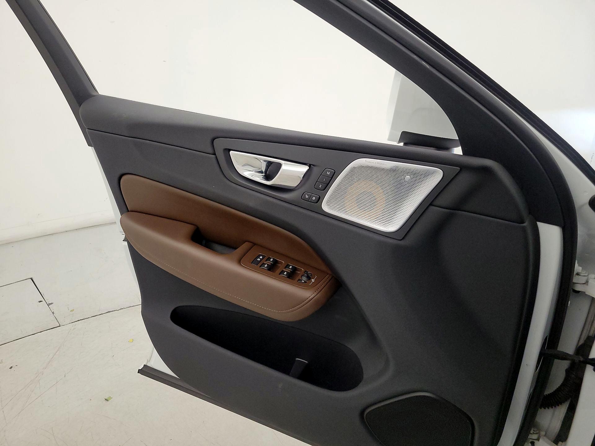 Thumbnail: 2019 Volvo XC60 - 12