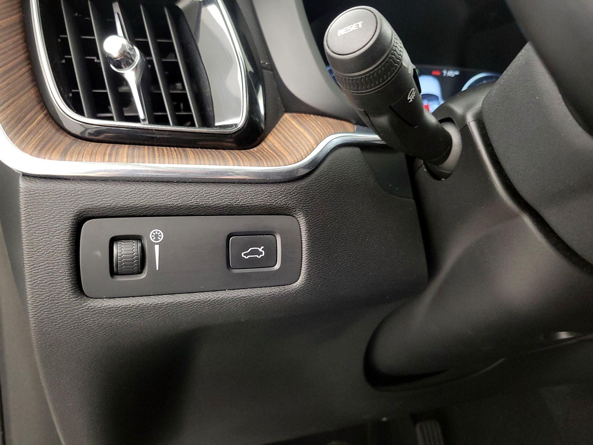 Thumbnail: 2019 Volvo XC60 - 13