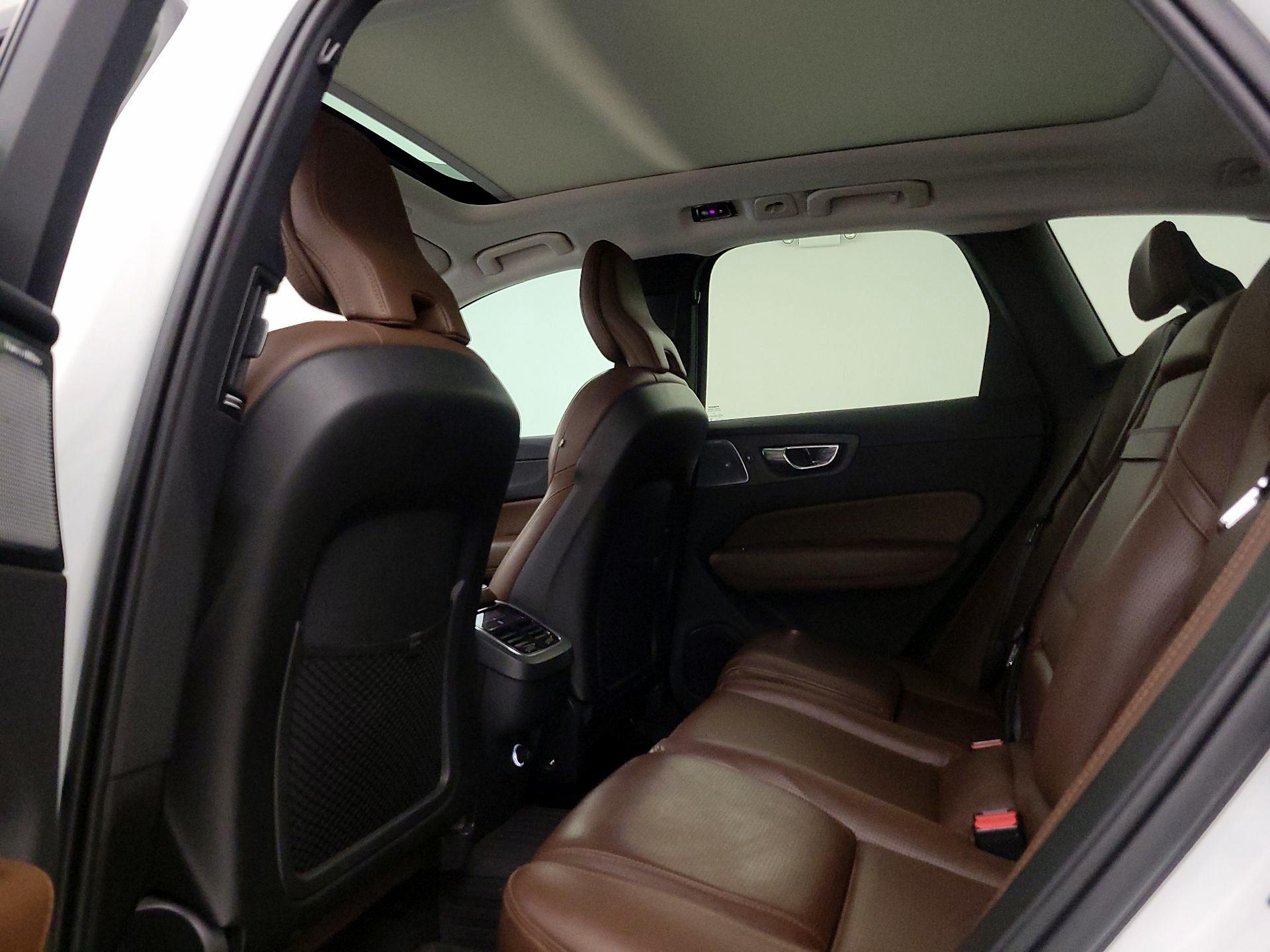 Thumbnail: 2019 Volvo XC60 - 20