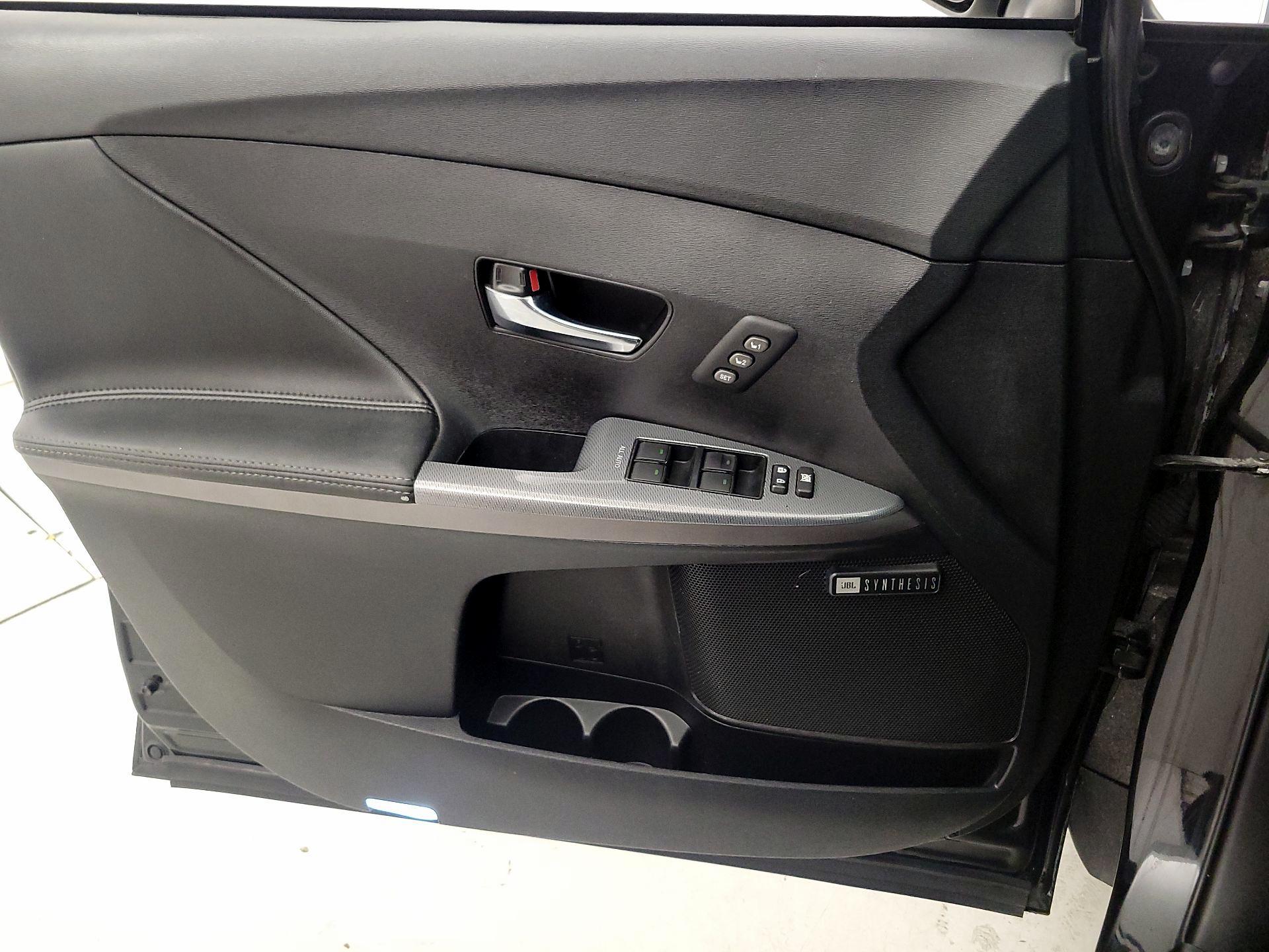 Thumbnail: 2014 Toyota Venza - 12