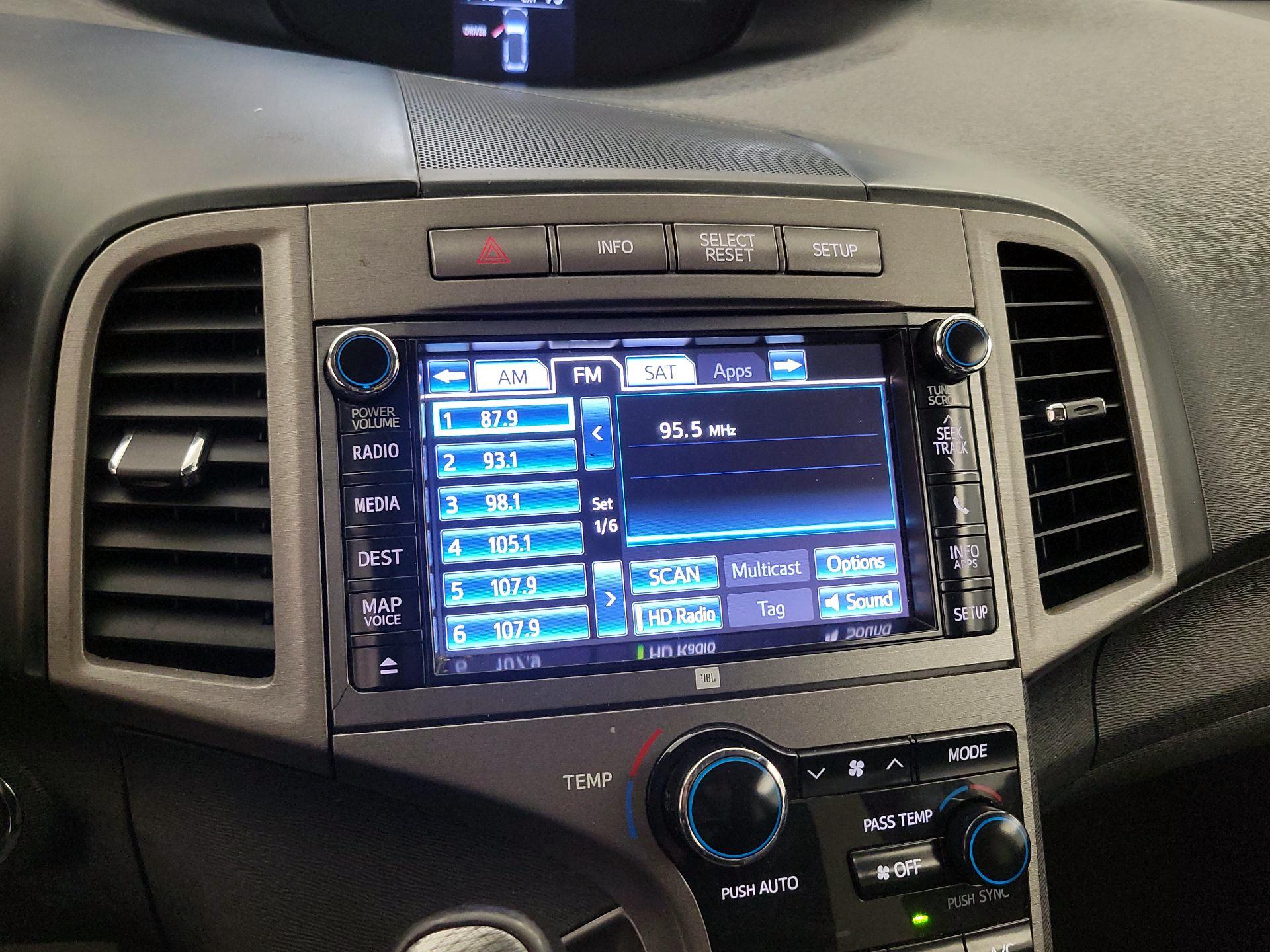 Thumbnail: 2014 Toyota Venza - 16