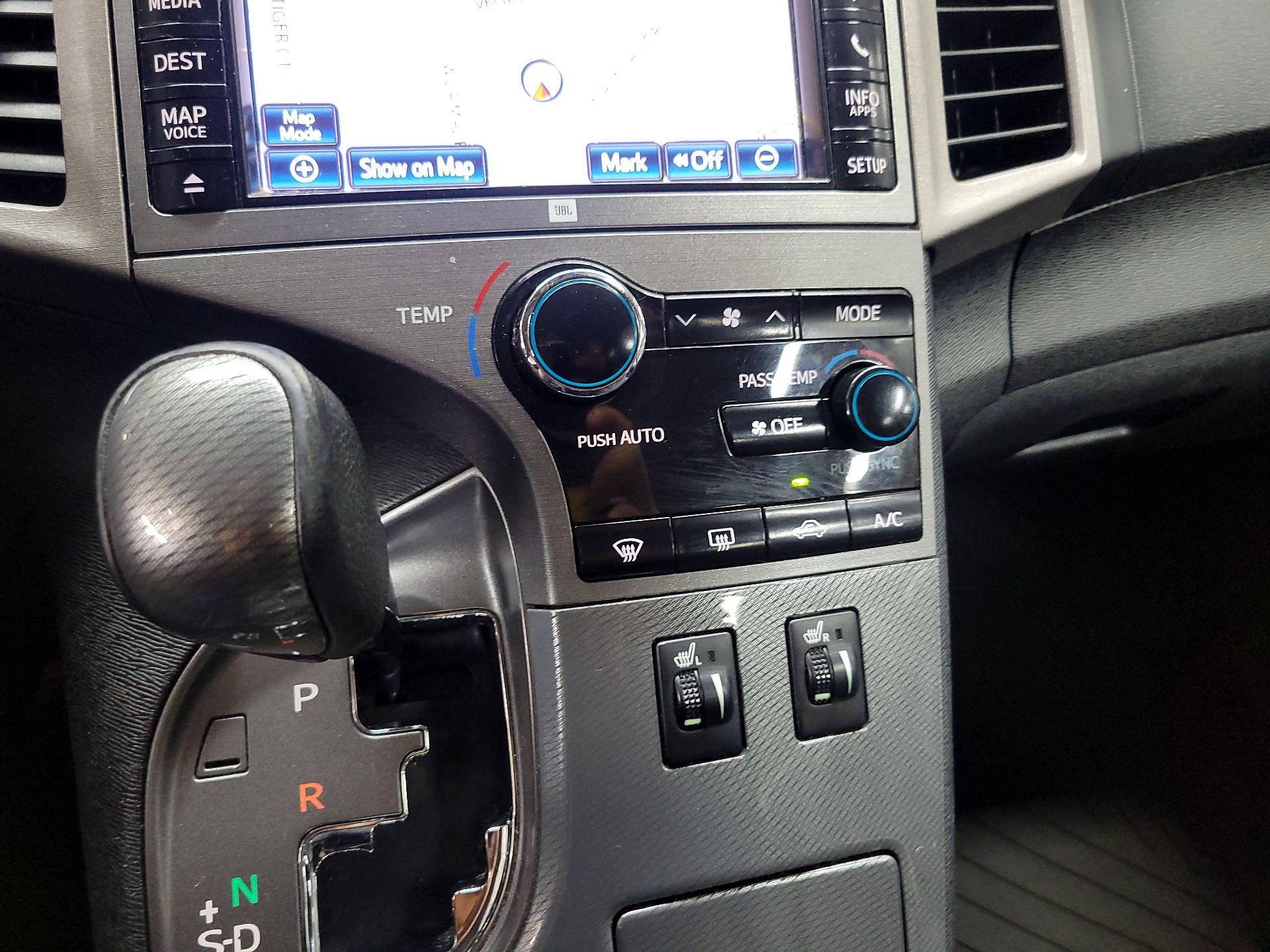 Thumbnail: 2014 Toyota Venza - 17