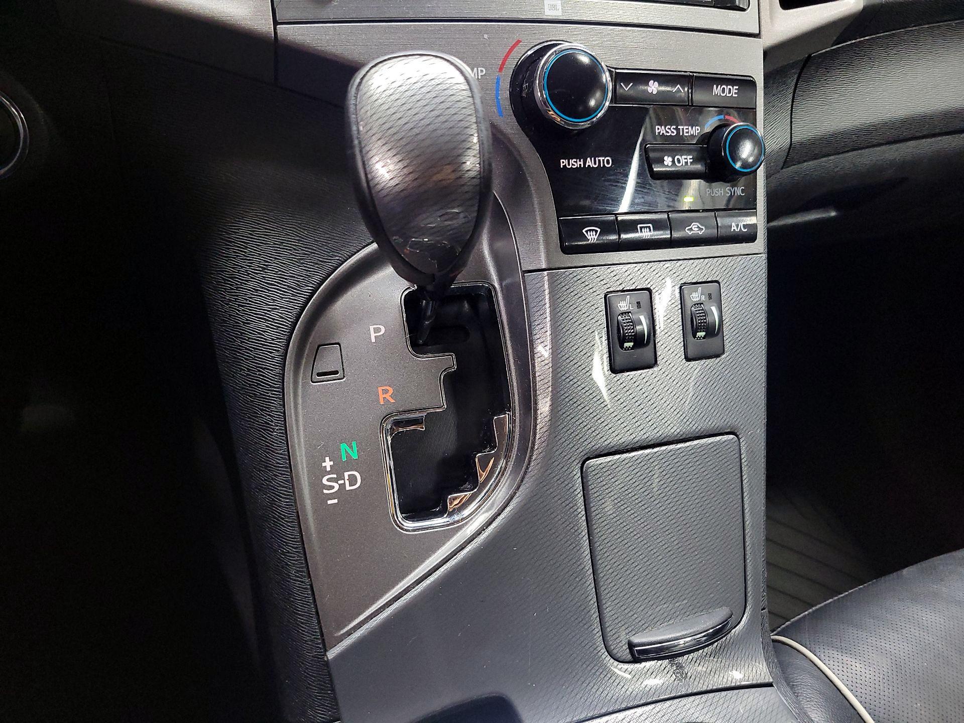 Thumbnail: 2014 Toyota Venza - 18