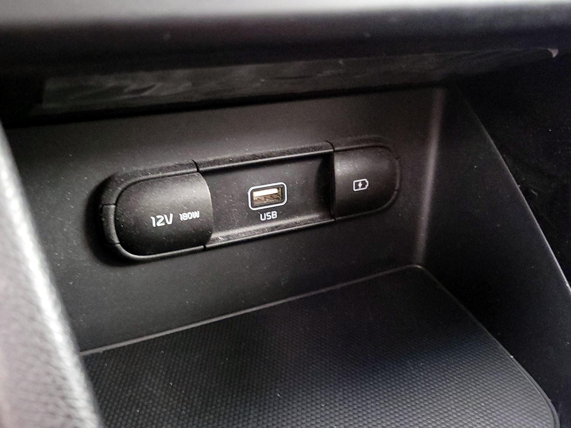 Thumbnail: 2020 Kia Niro - 19