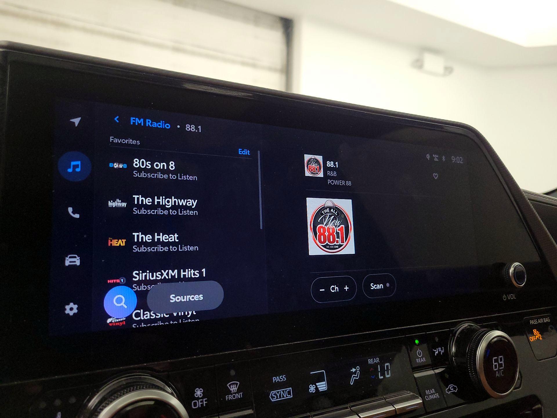 Thumbnail: 2023 Toyota Highlander - 15