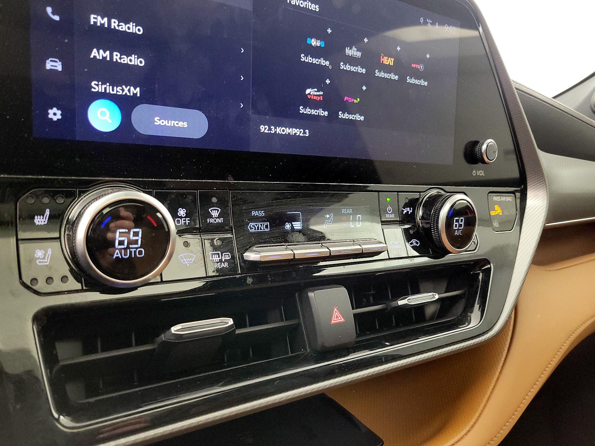 Thumbnail: 2023 Toyota Highlander - 16