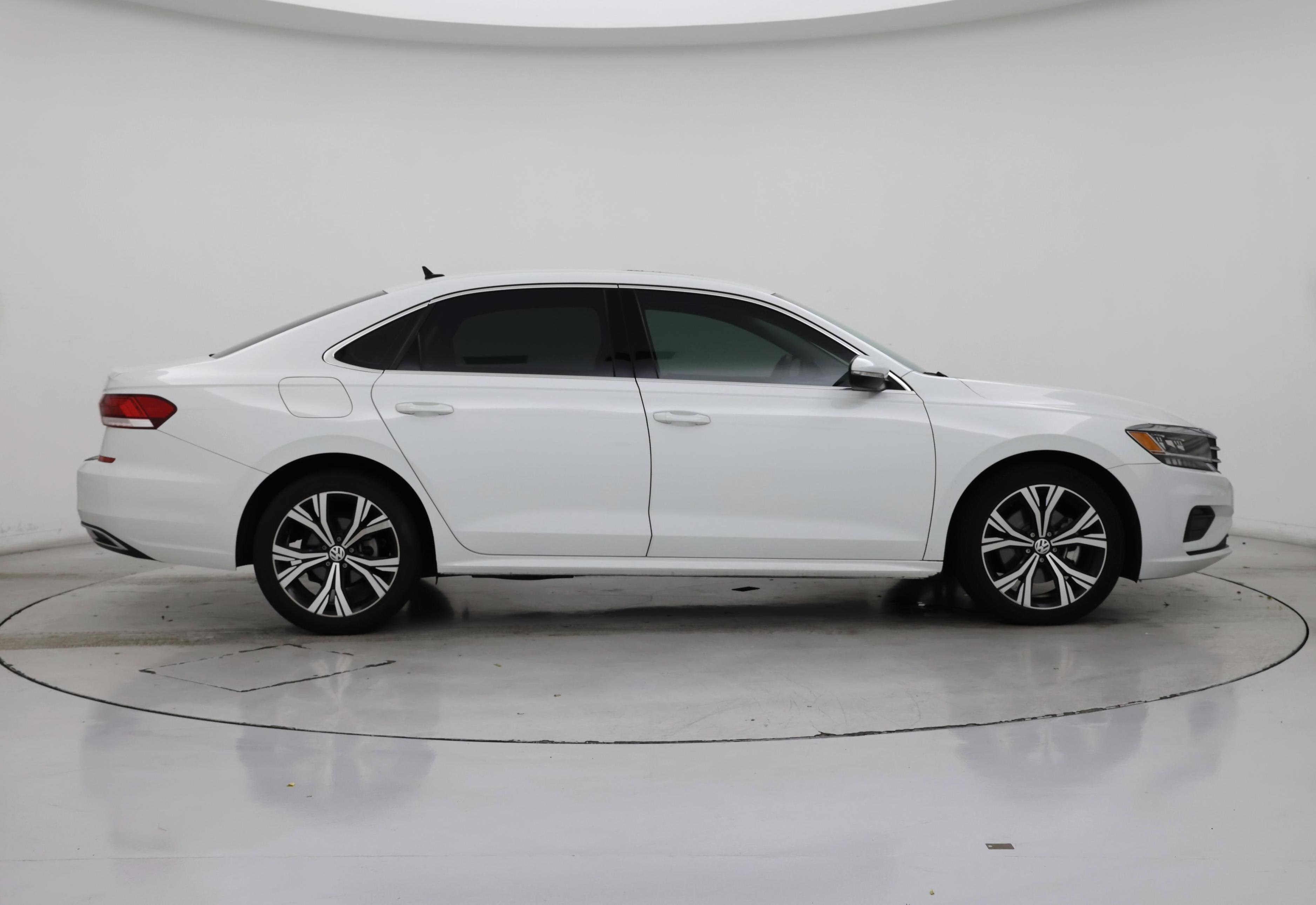 Thumbnail: 2022 Volkswagen Passat - 7