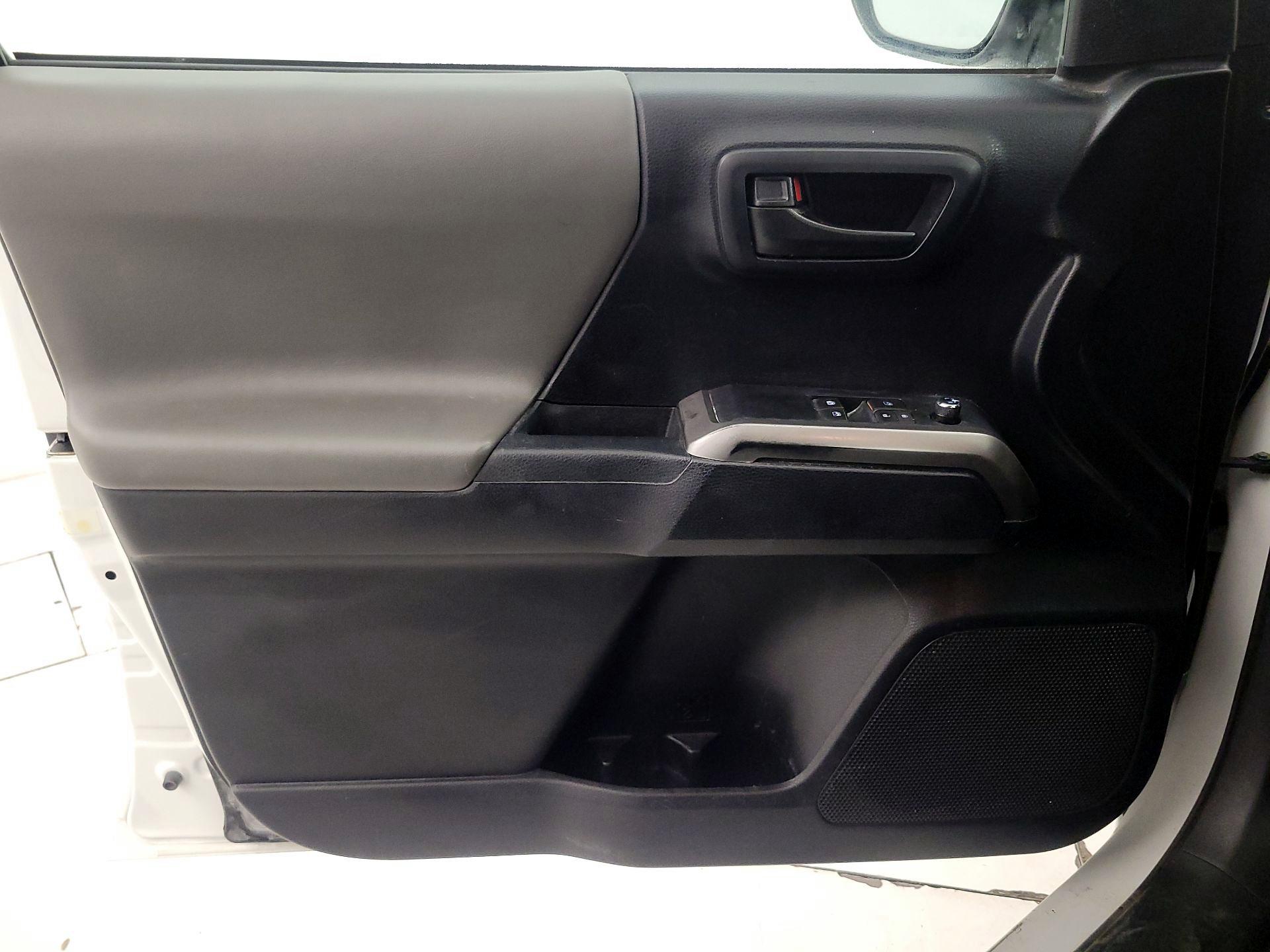 Thumbnail: 2018 Toyota Tacoma - 12