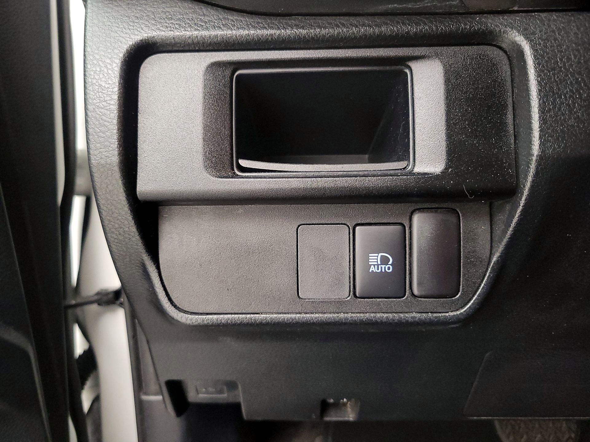 Thumbnail: 2018 Toyota Tacoma - 13