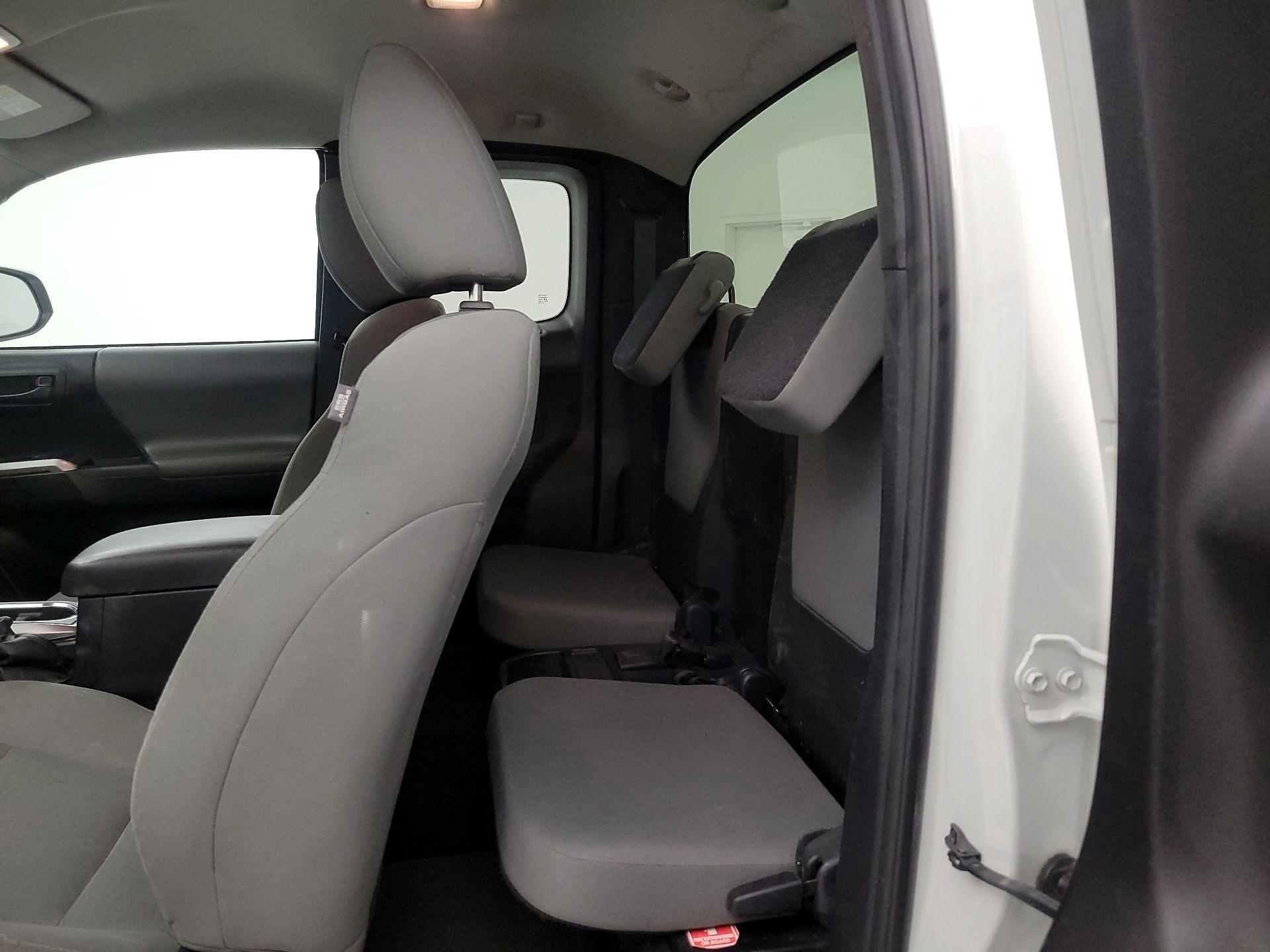 Thumbnail: 2018 Toyota Tacoma - 19