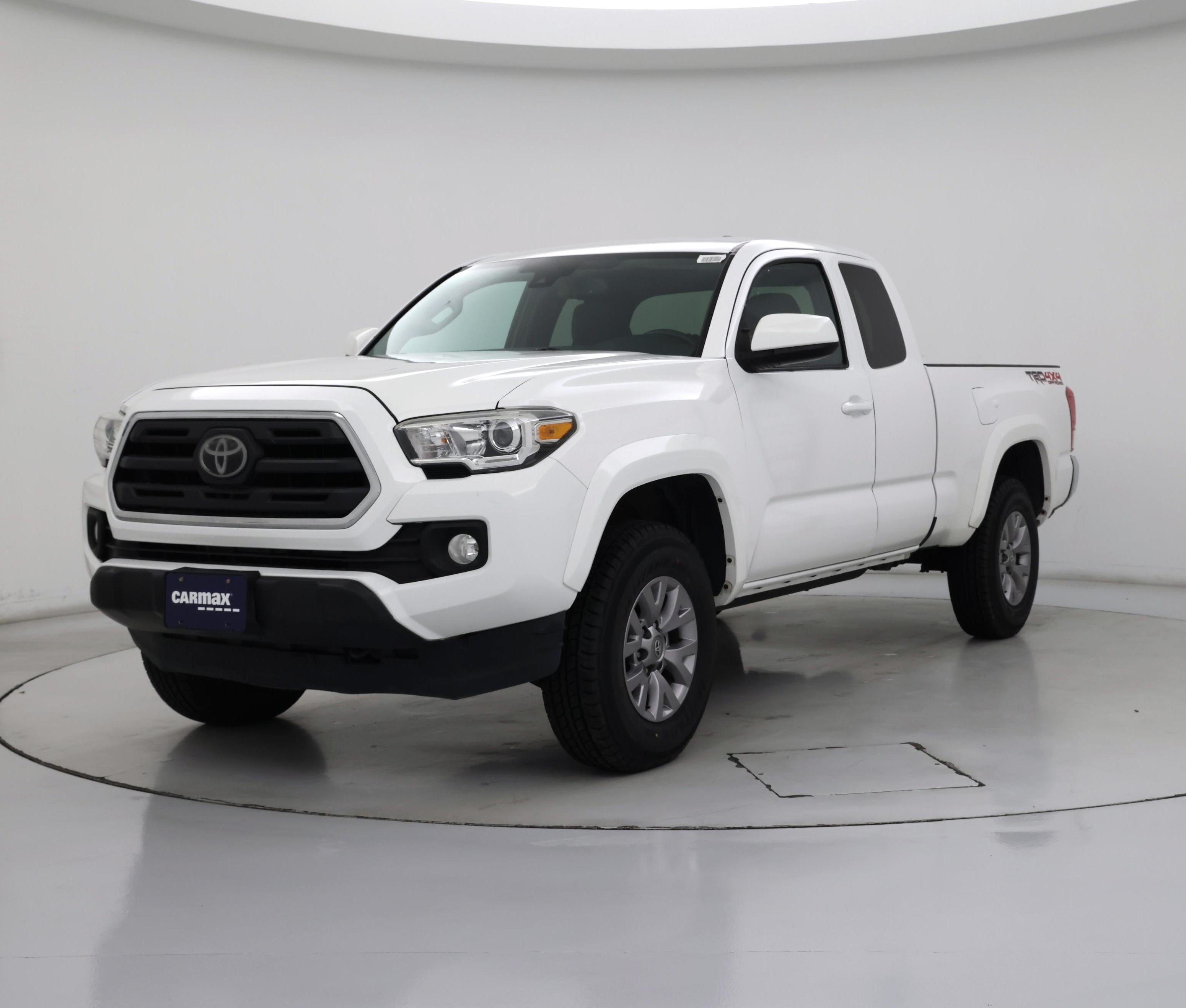 Thumbnail: 2018 Toyota Tacoma - 4