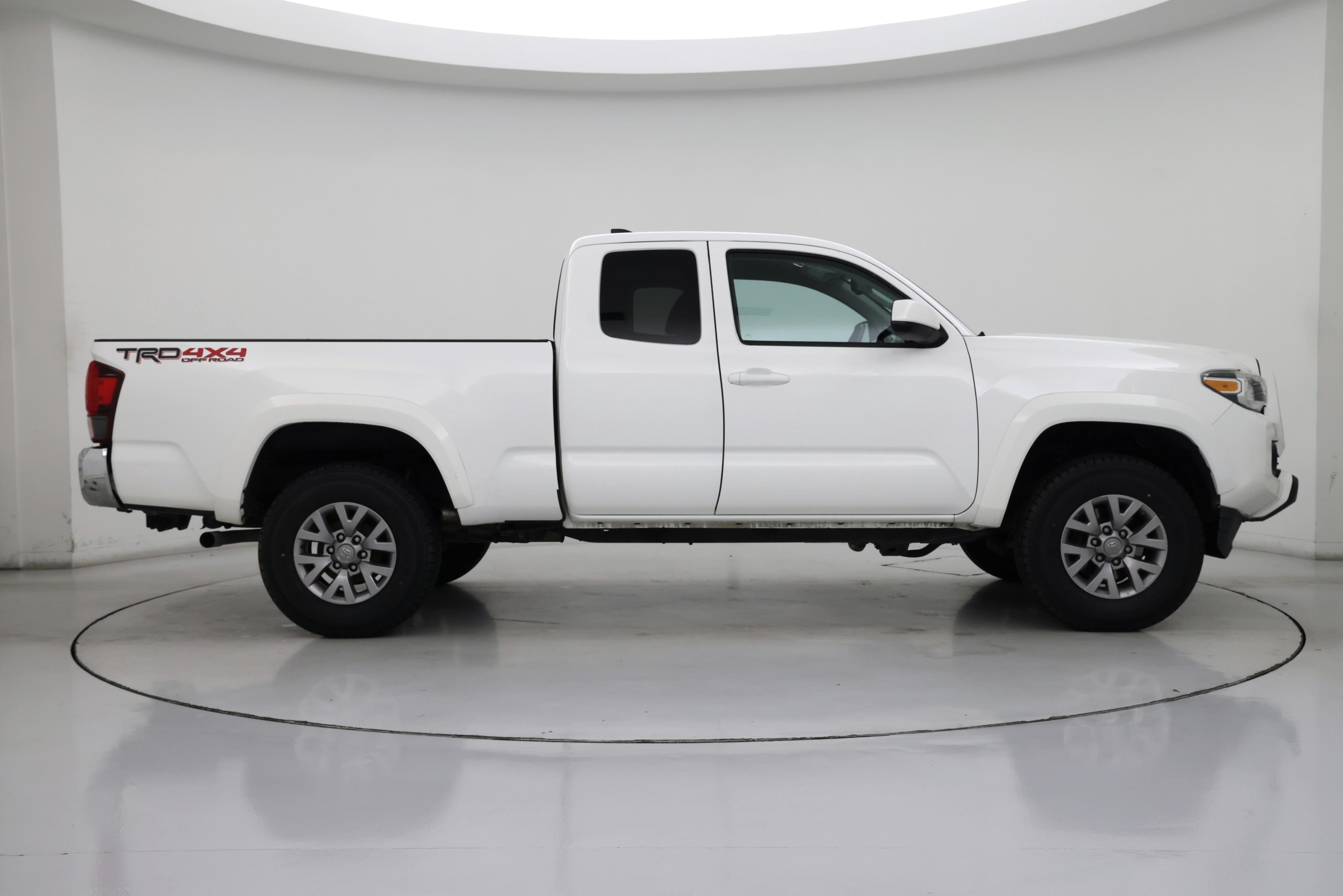 Thumbnail: 2018 Toyota Tacoma - 7