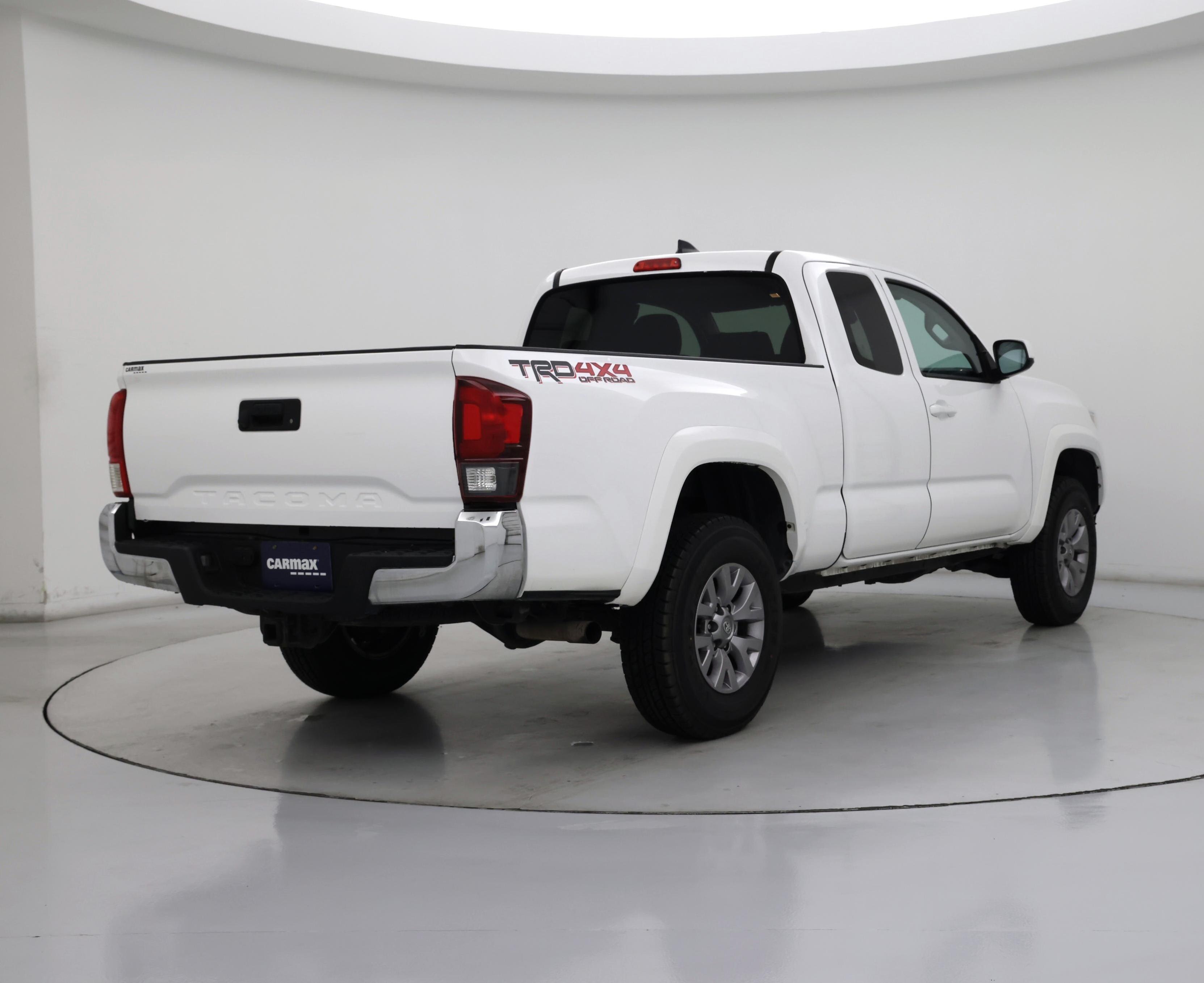 Thumbnail: 2018 Toyota Tacoma - 8