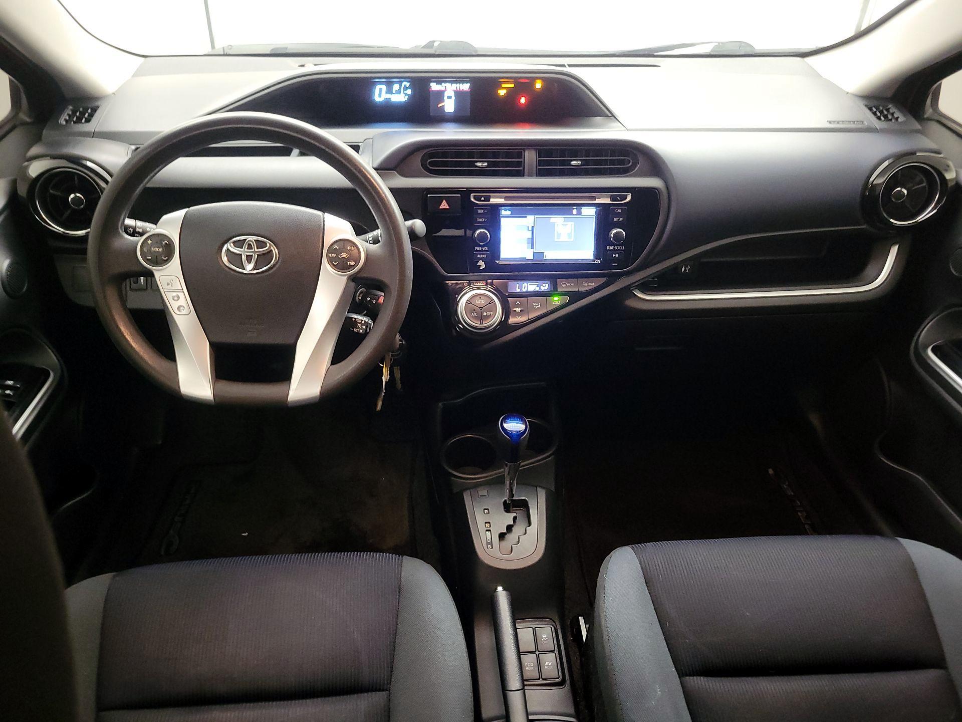 Thumbnail: 2015 Toyota Prius c - 9