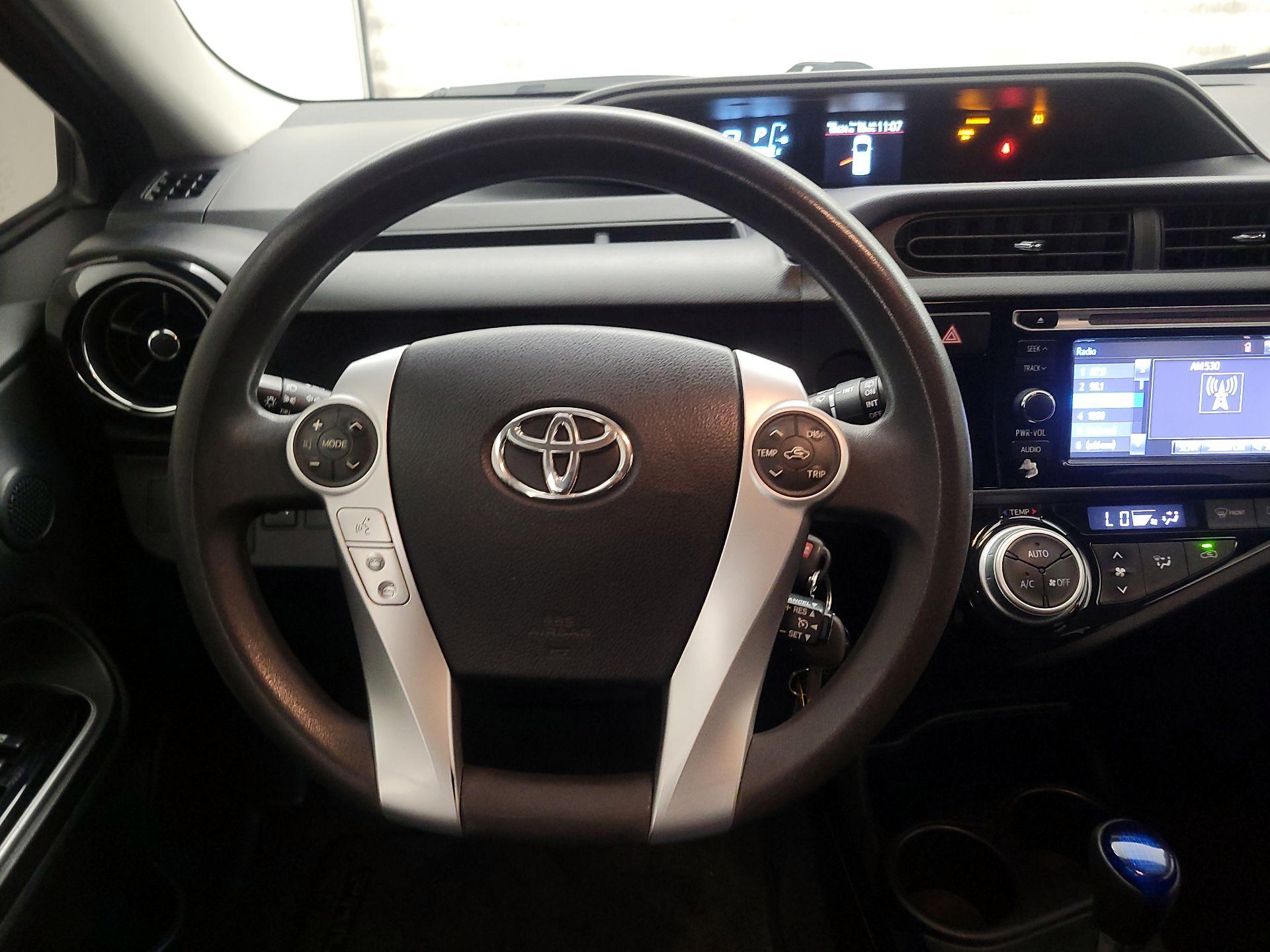 Thumbnail: 2015 Toyota Prius c - 10