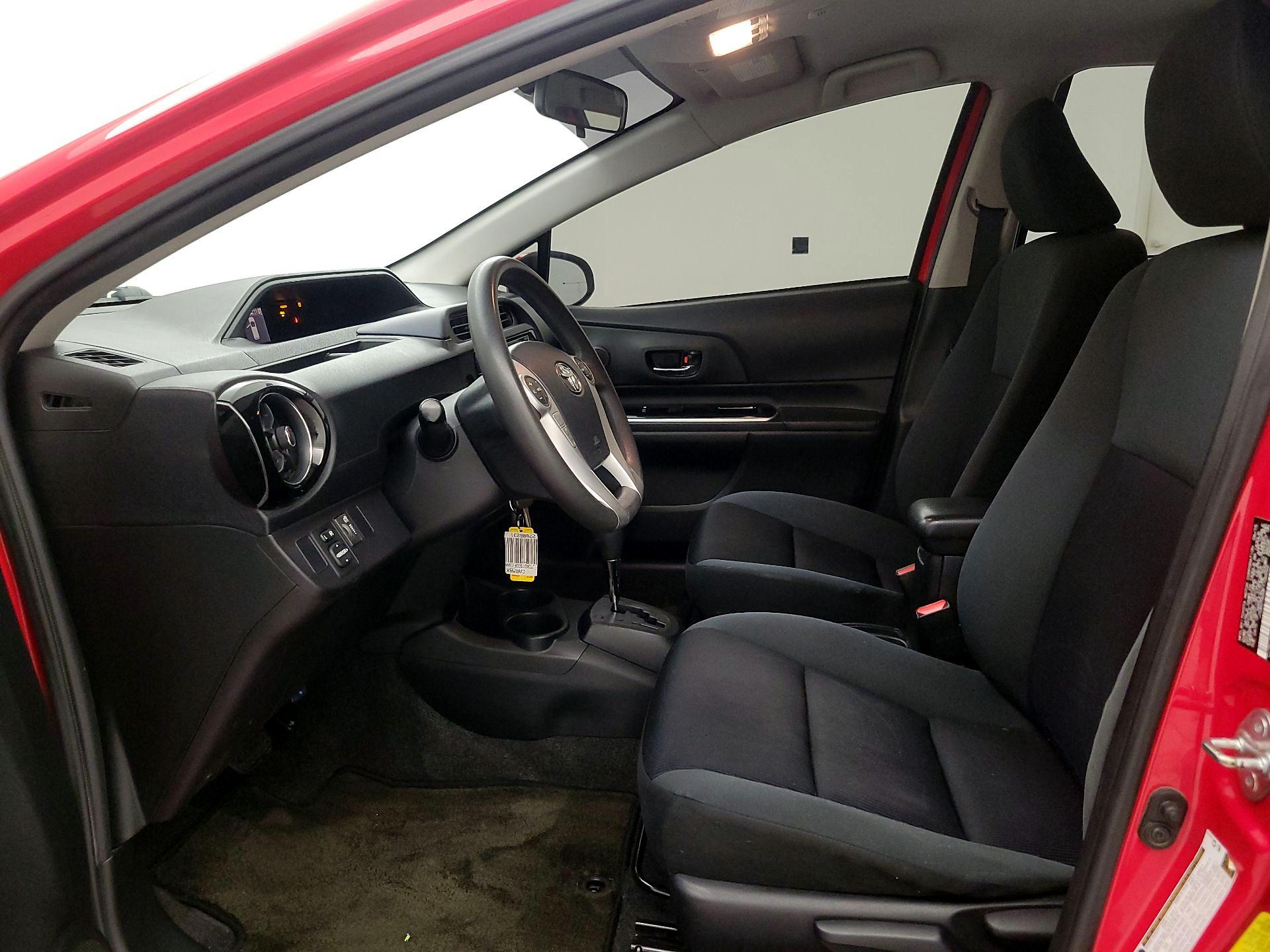 Thumbnail: 2015 Toyota Prius c - 11