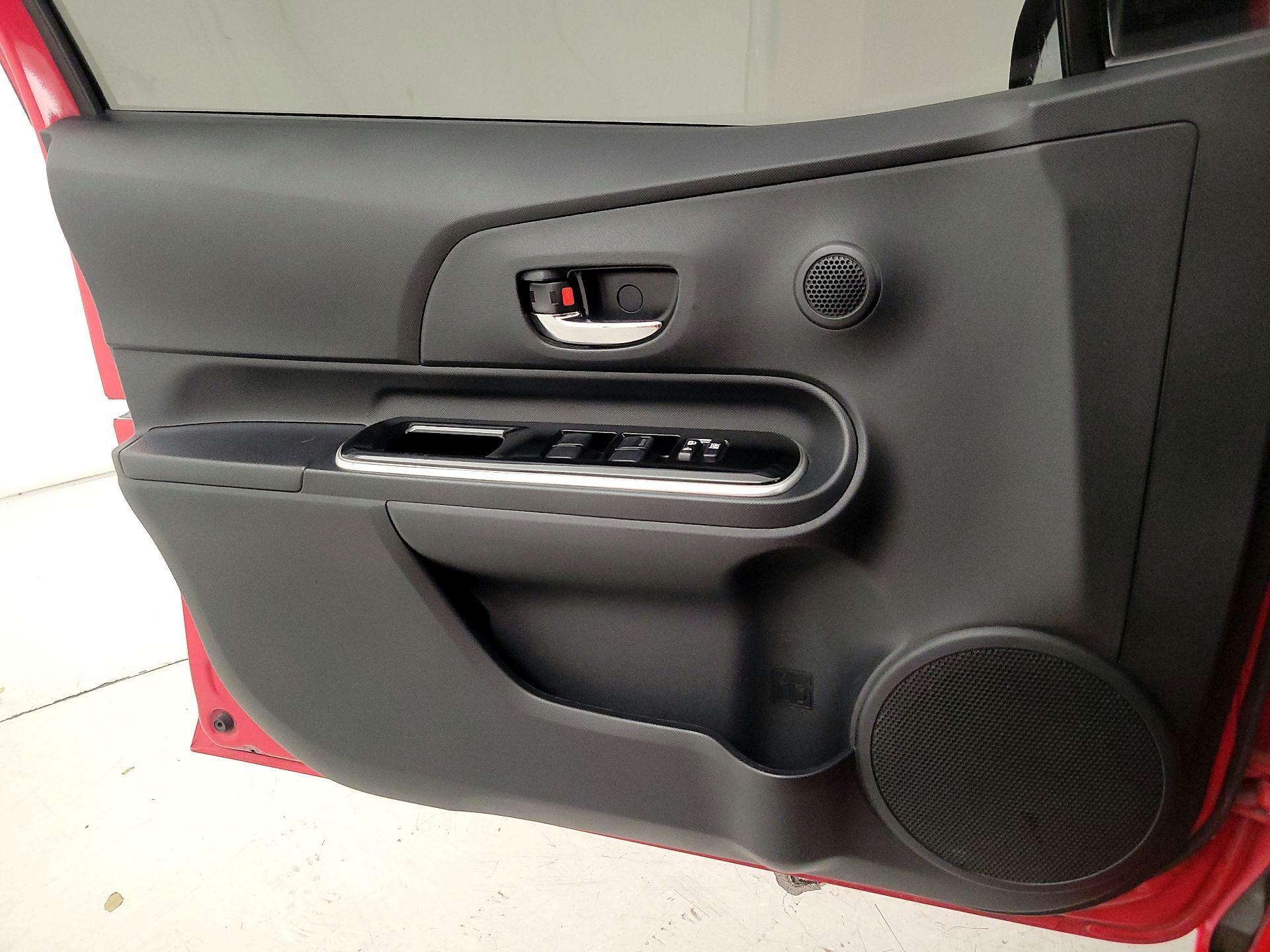 Thumbnail: 2015 Toyota Prius c - 12