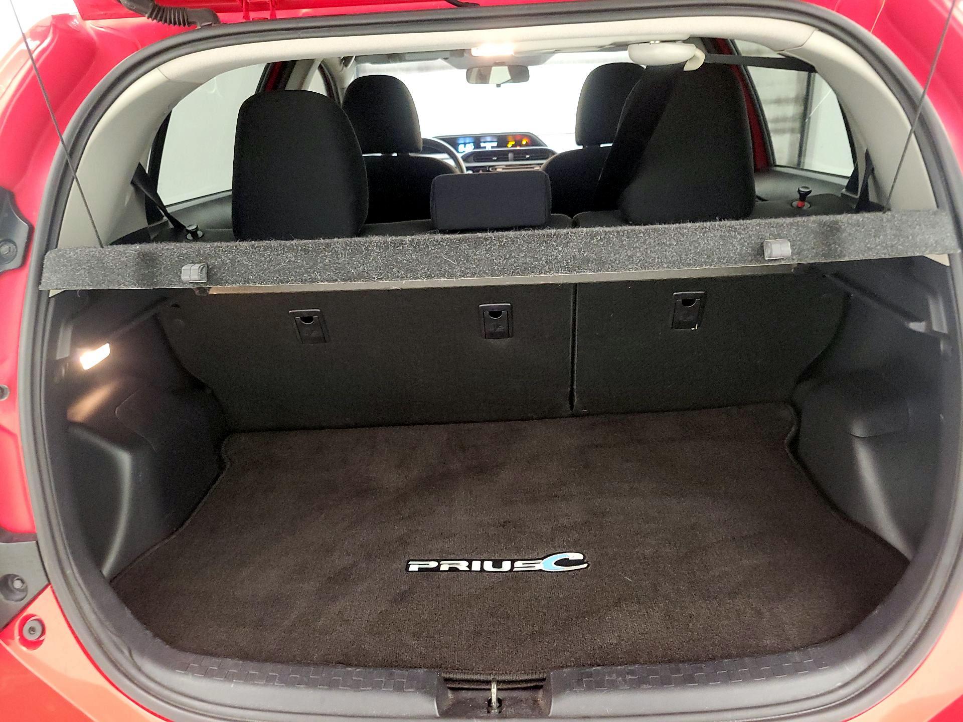 Thumbnail: 2015 Toyota Prius c - 18