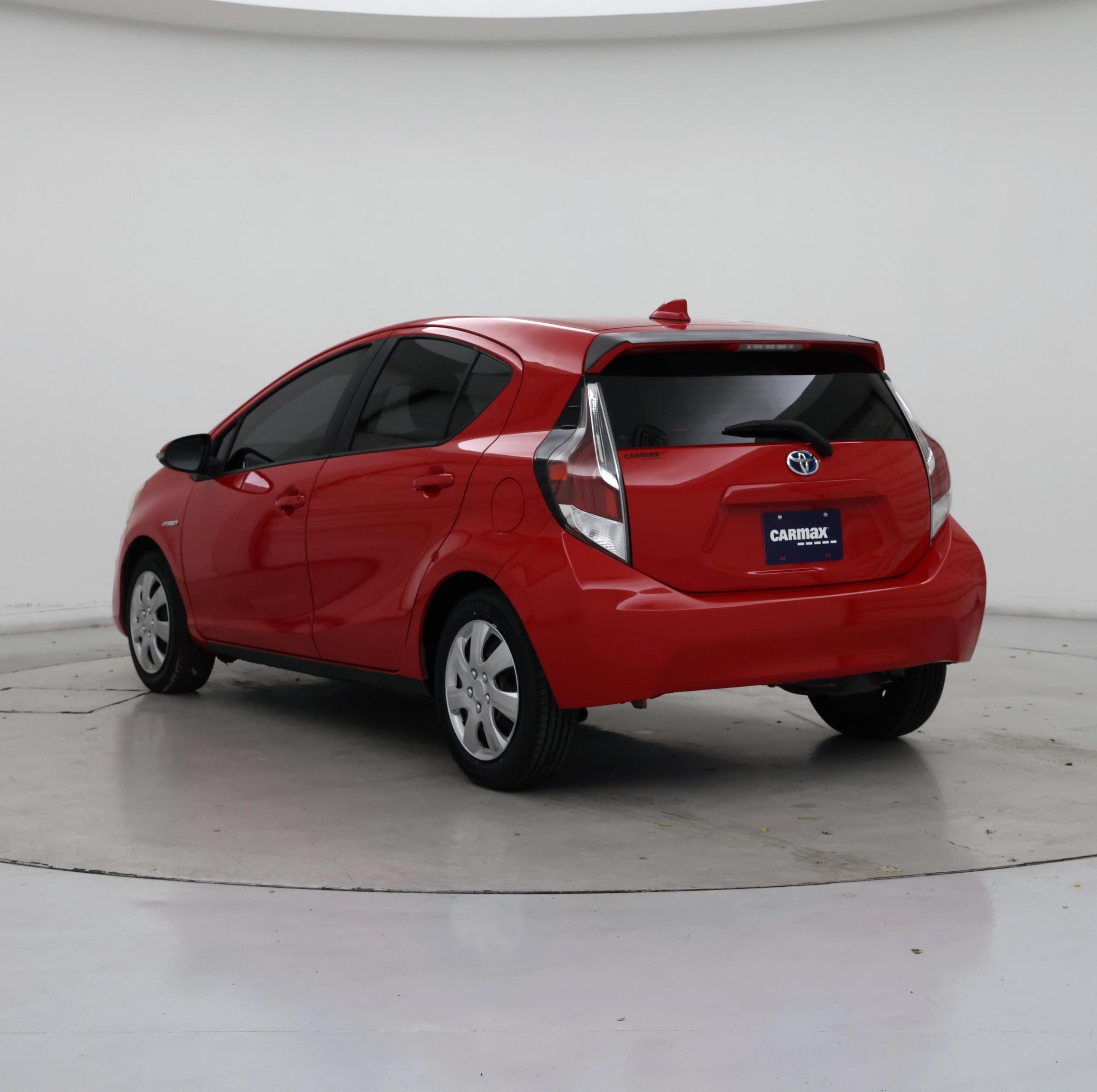 Thumbnail: 2015 Toyota Prius c - 2