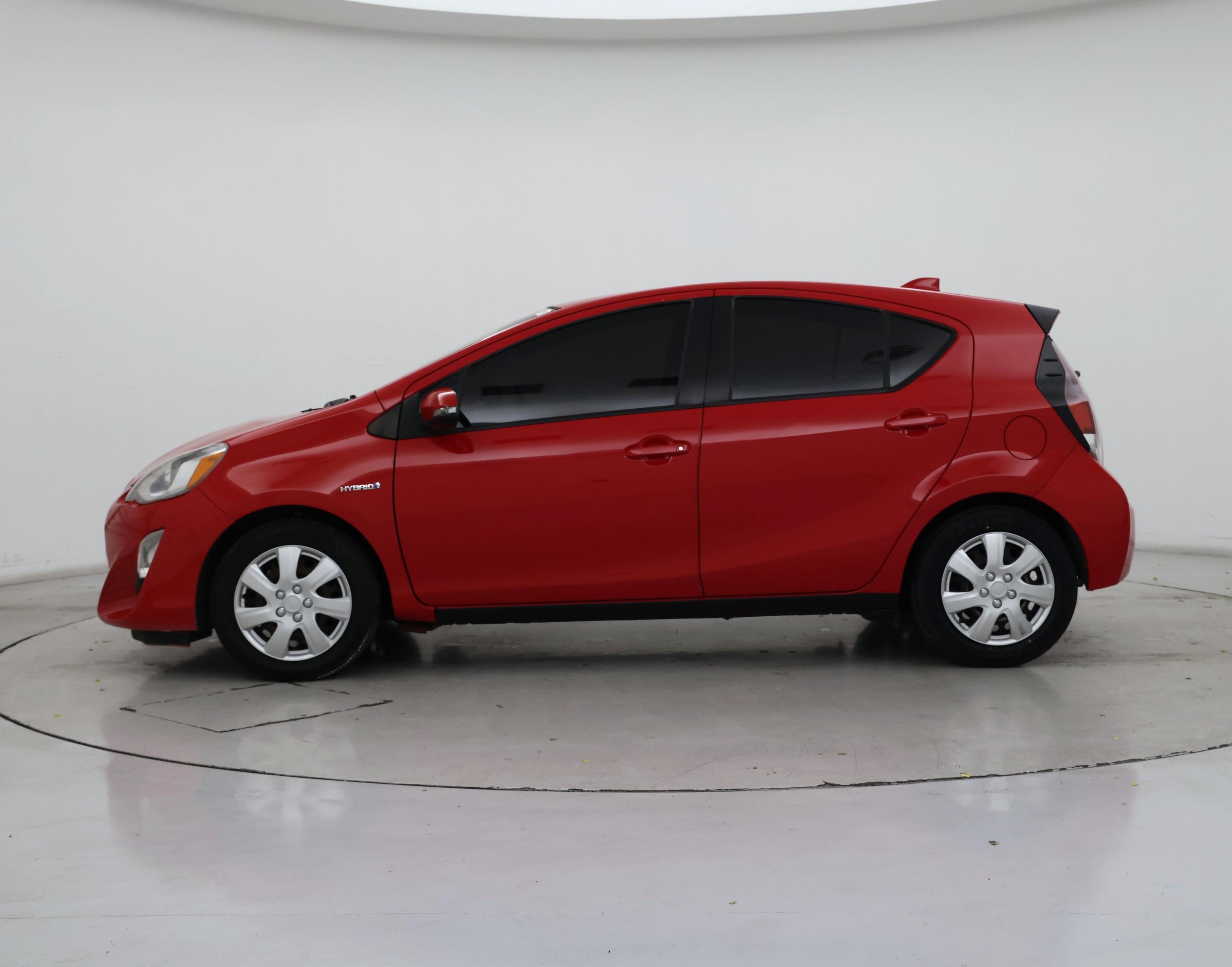 Thumbnail: 2015 Toyota Prius c - 3