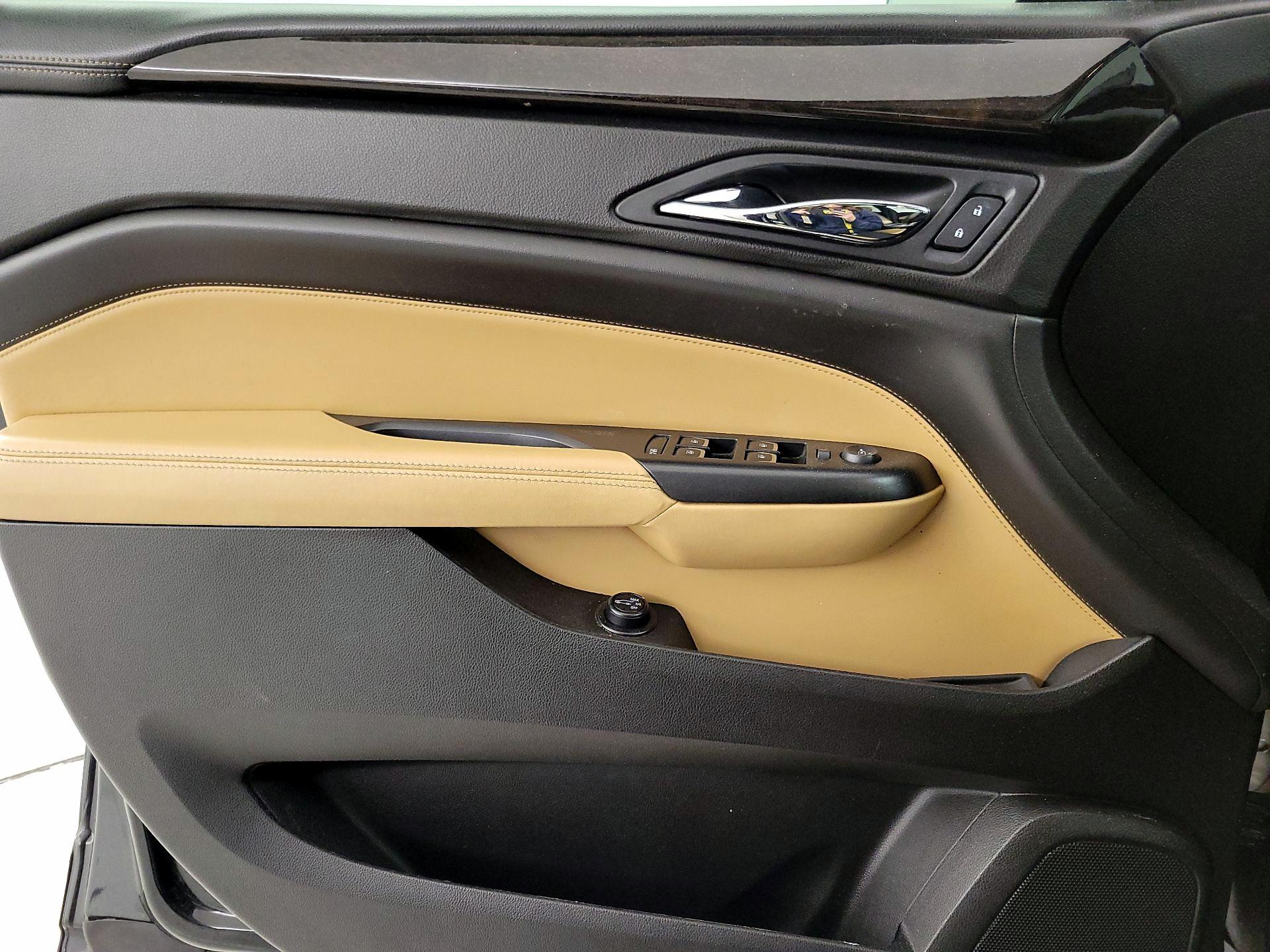 Thumbnail: 2016 Cadillac SRX - 12