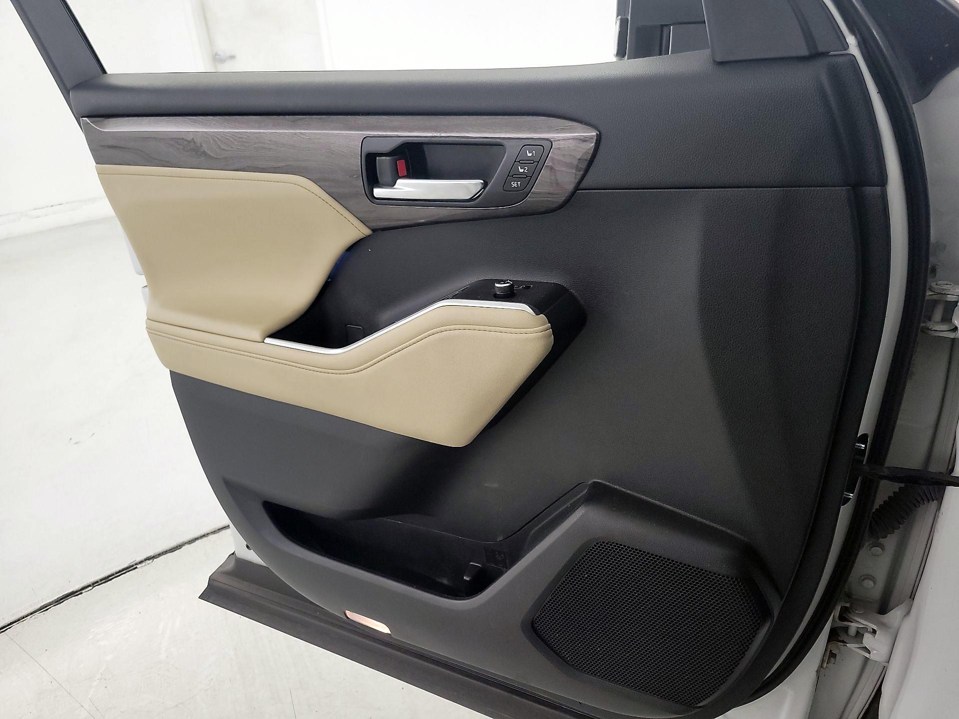 Thumbnail: 2024 Toyota Highlander - 12