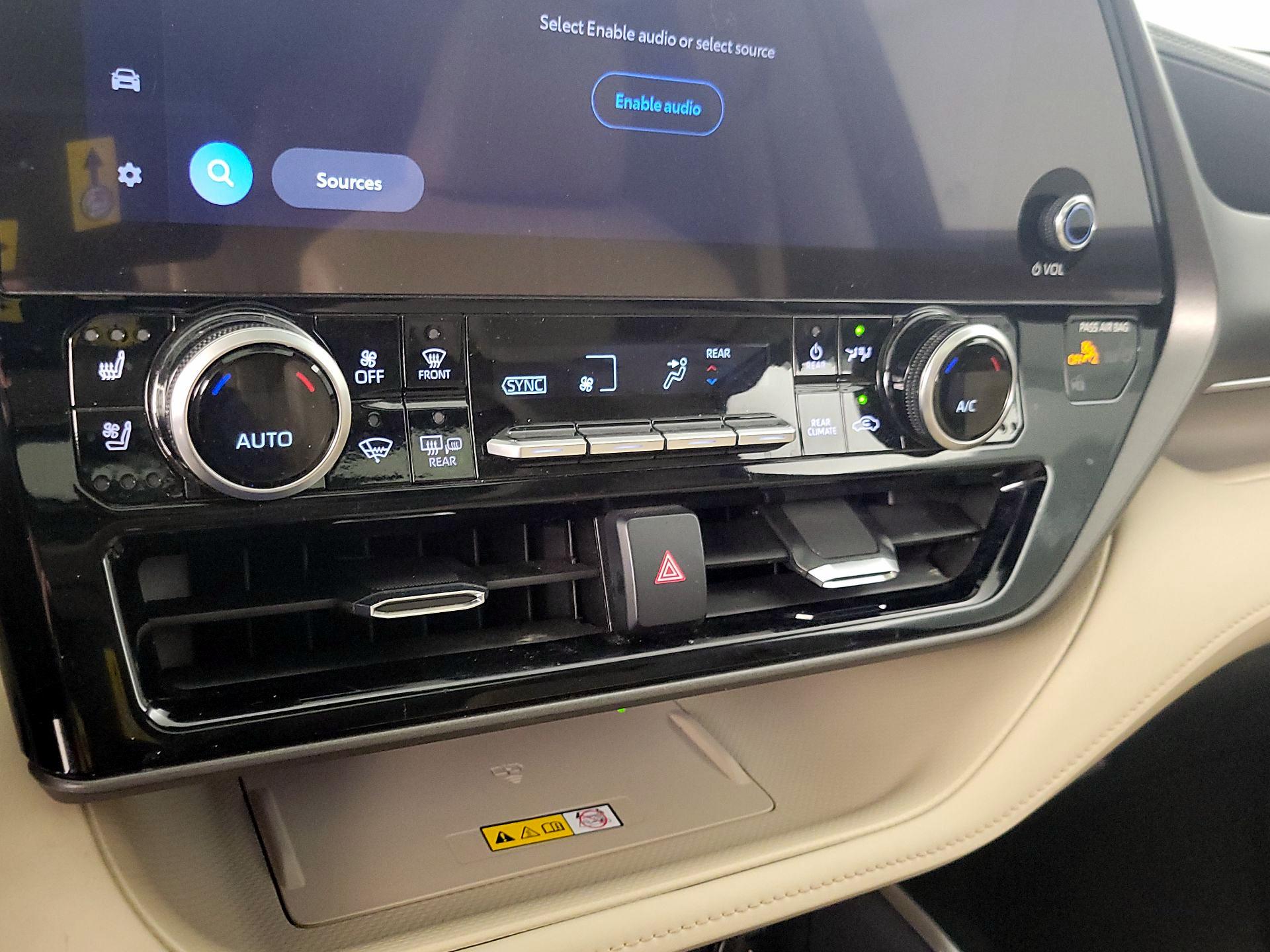 Thumbnail: 2024 Toyota Highlander - 16