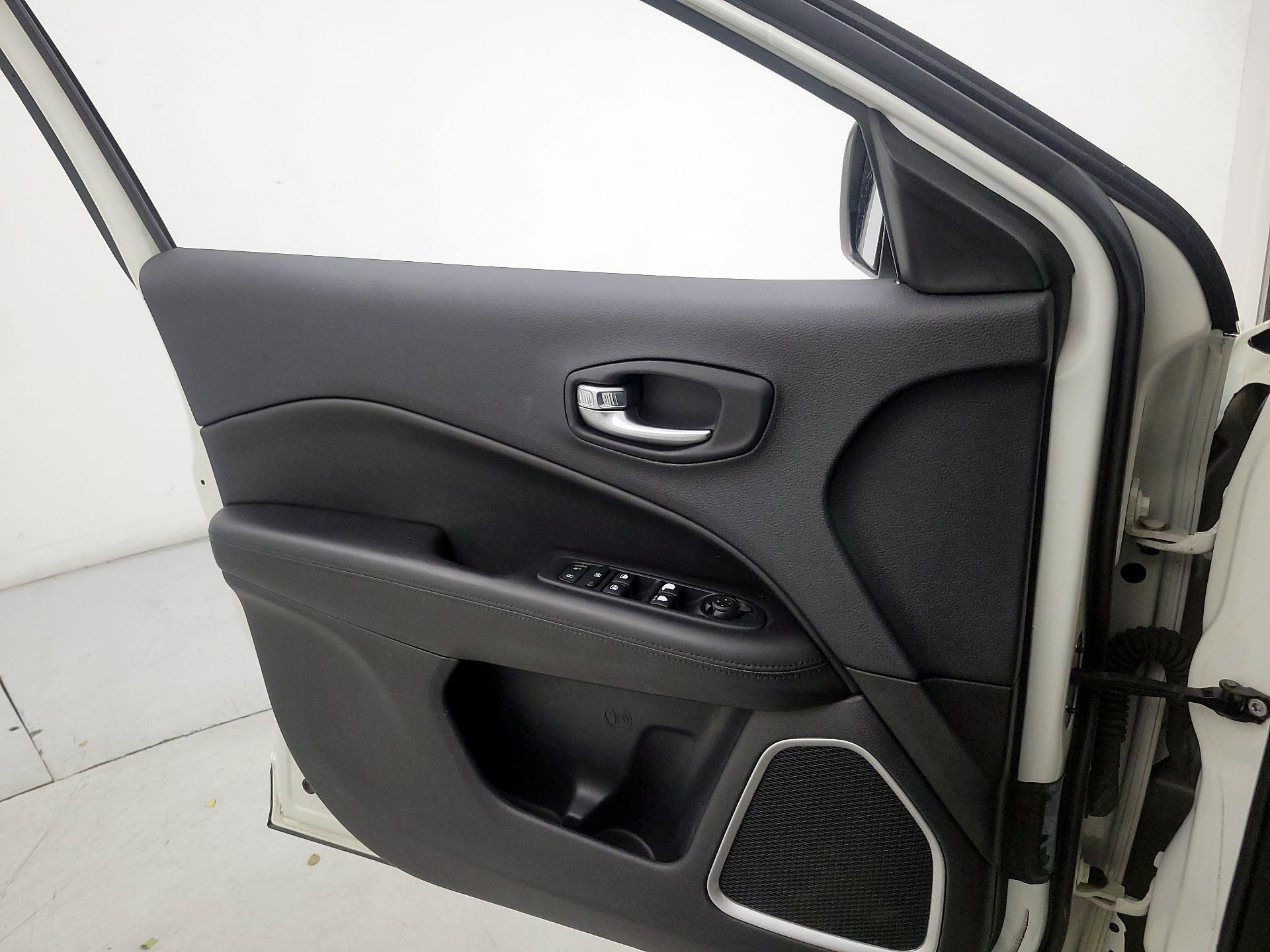 Thumbnail: 2019 Jeep Compass - 12