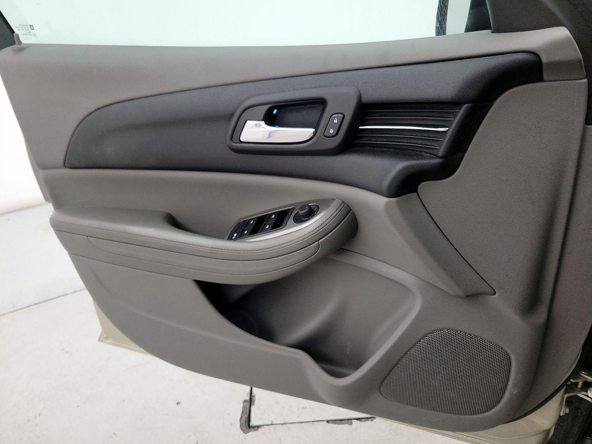 Thumbnail: 2014 Chevrolet Malibu - 12