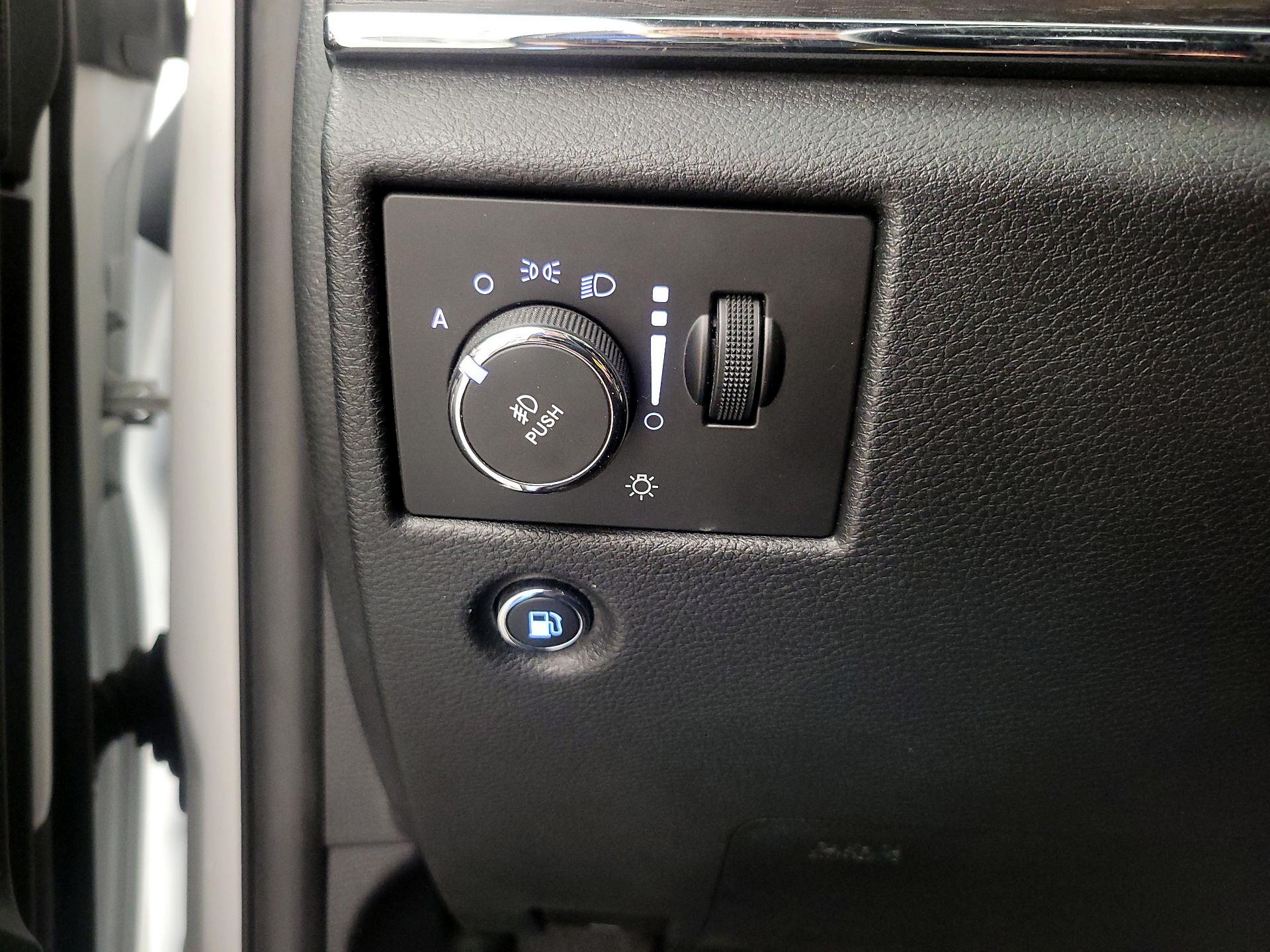 Thumbnail: 2016 Jeep Grand Cherokee - 13