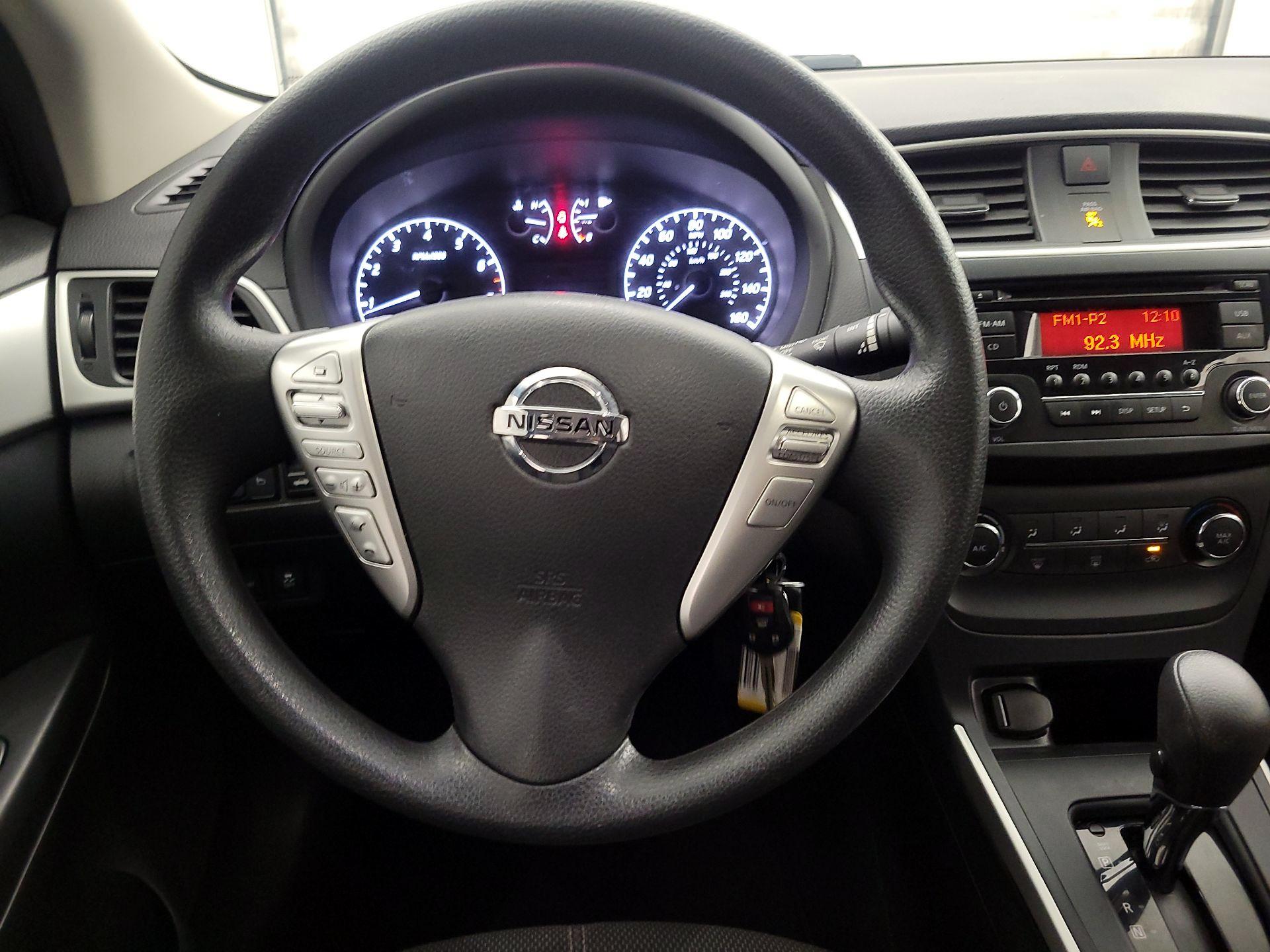 Thumbnail: 2016 Nissan Sentra - 10