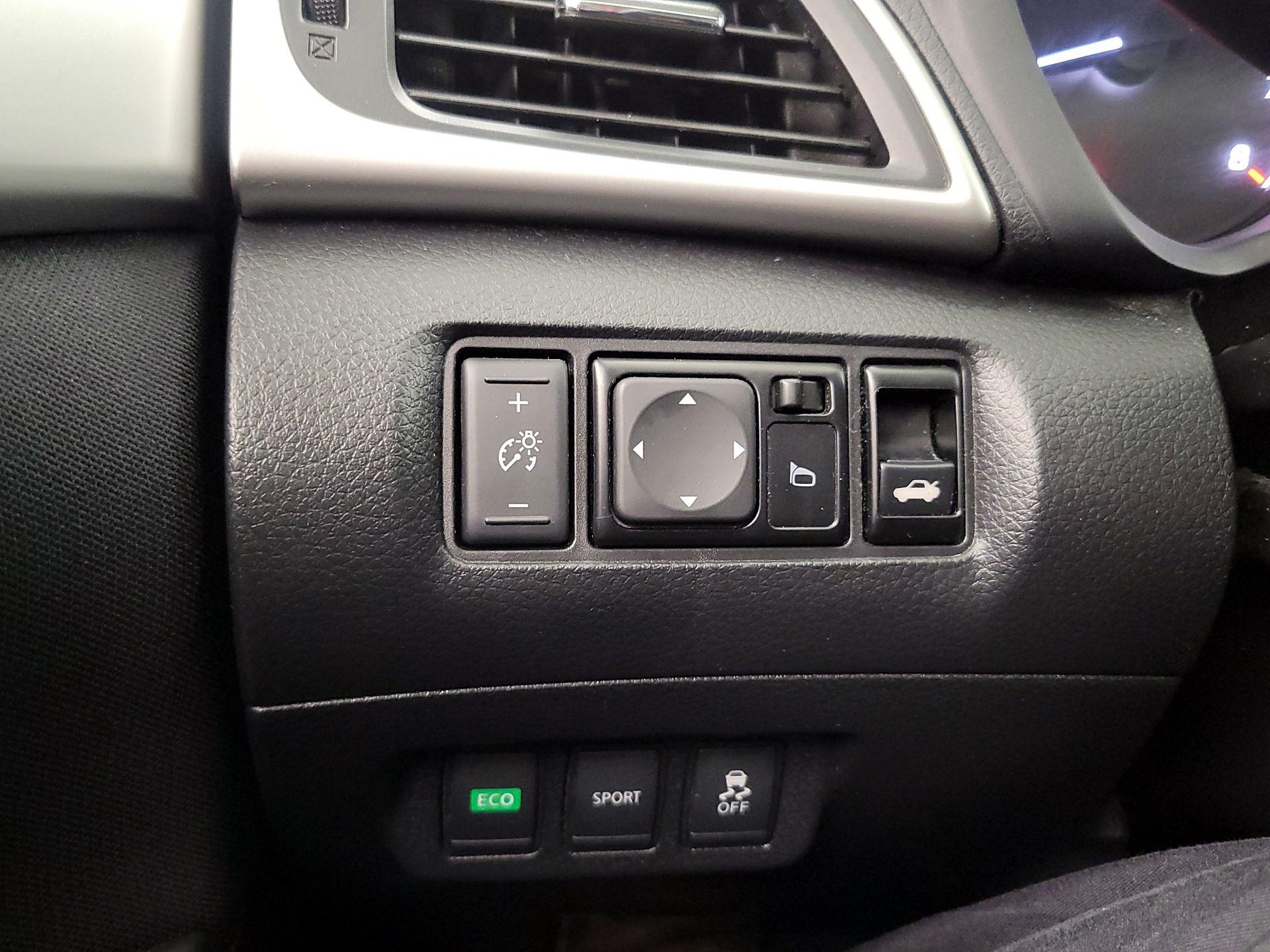 Thumbnail: 2016 Nissan Sentra - 13