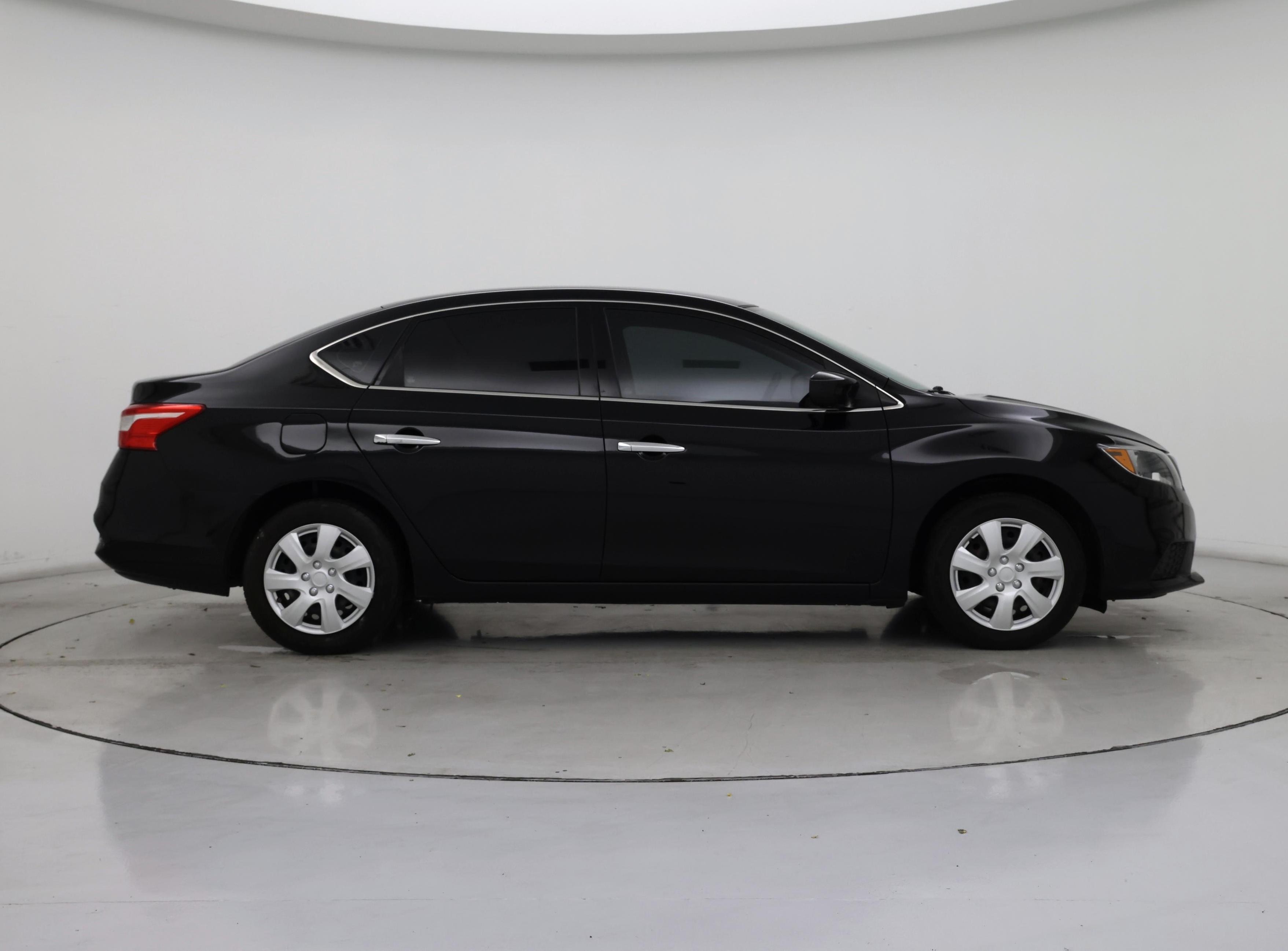 Thumbnail: 2016 Nissan Sentra - 7