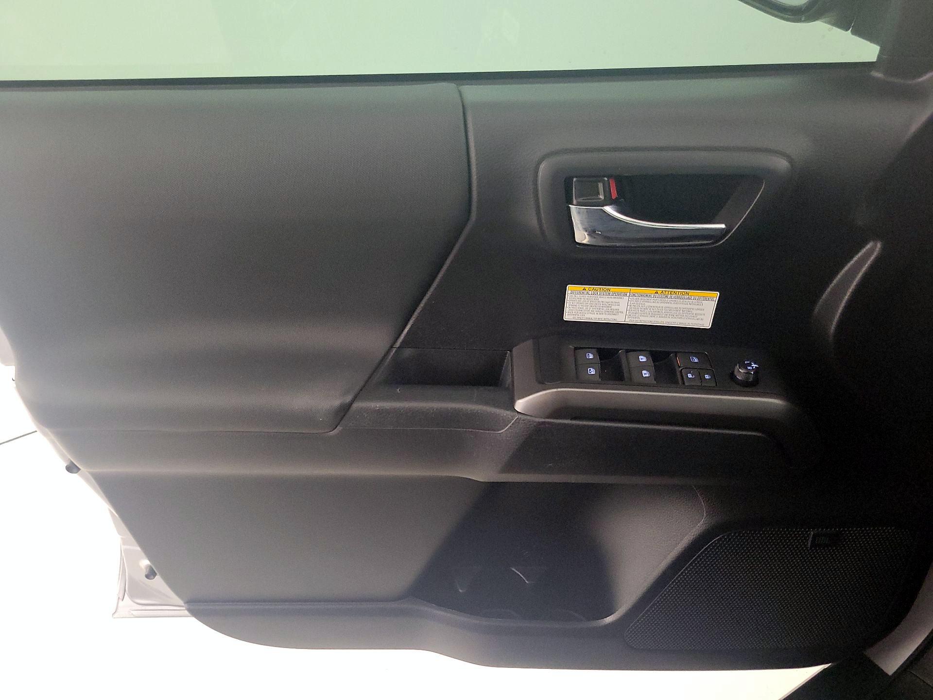 Thumbnail: 2020 Toyota Tacoma - 12