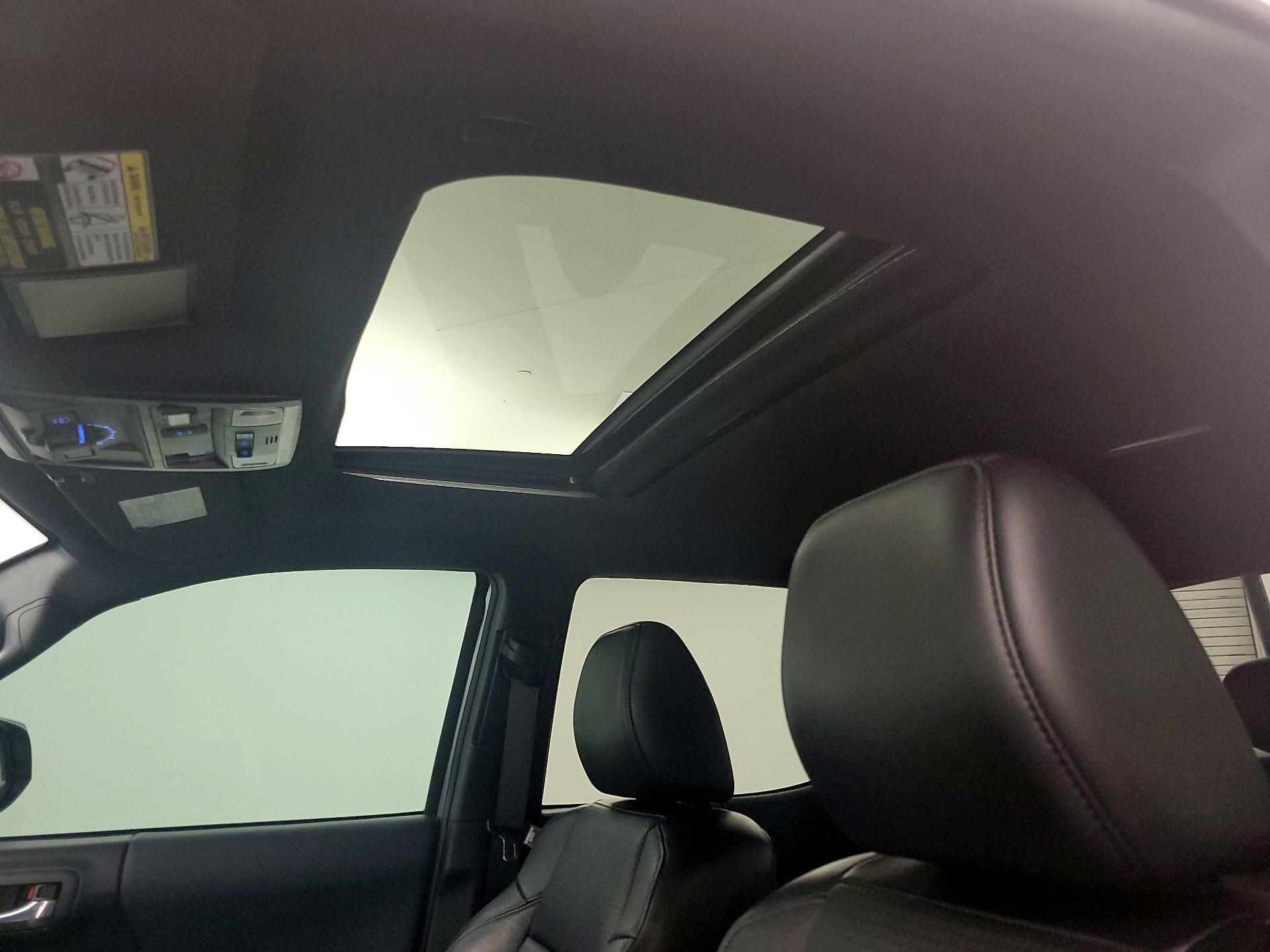 Thumbnail: 2020 Toyota Tacoma - 20