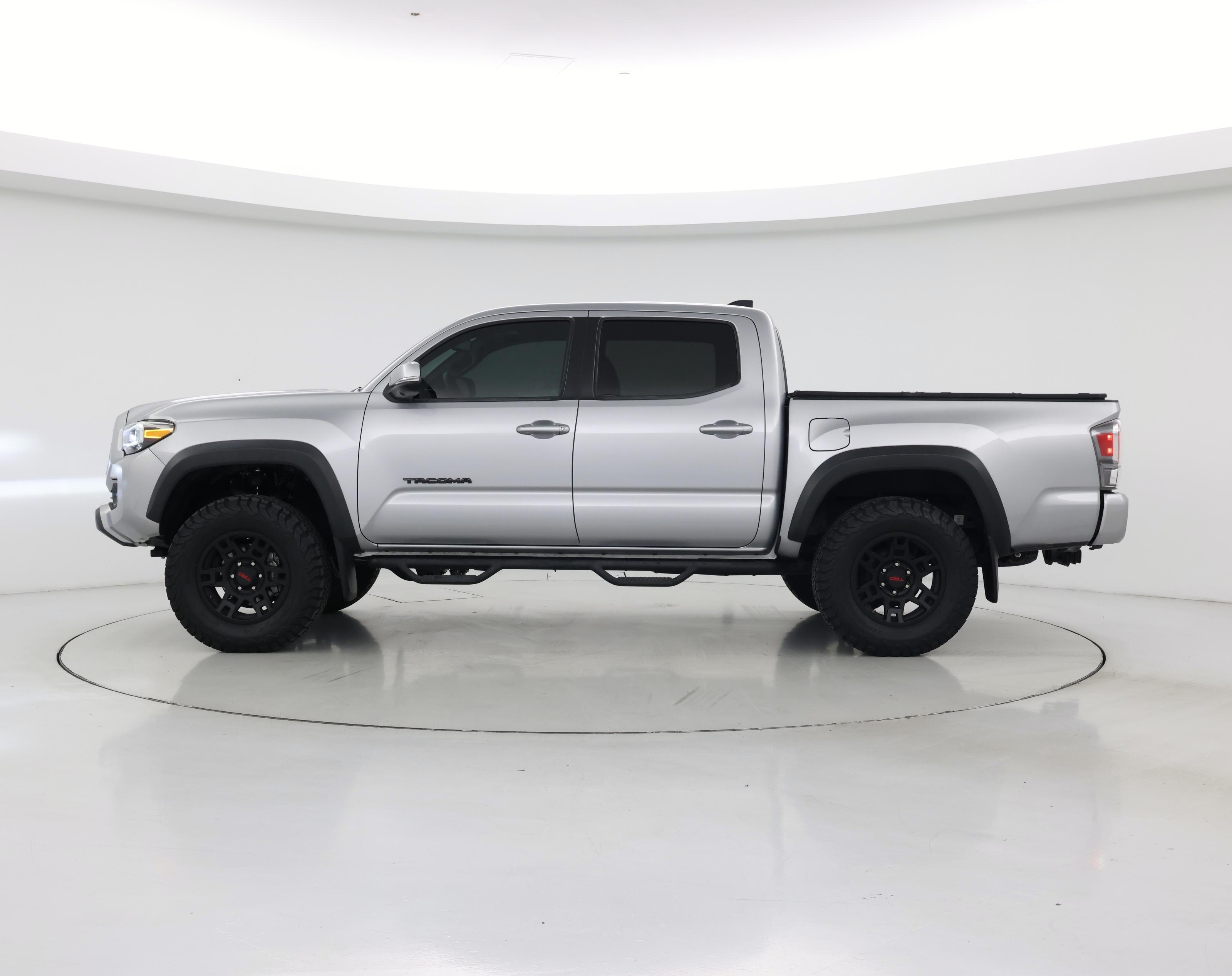 Thumbnail: 2020 Toyota Tacoma - 3