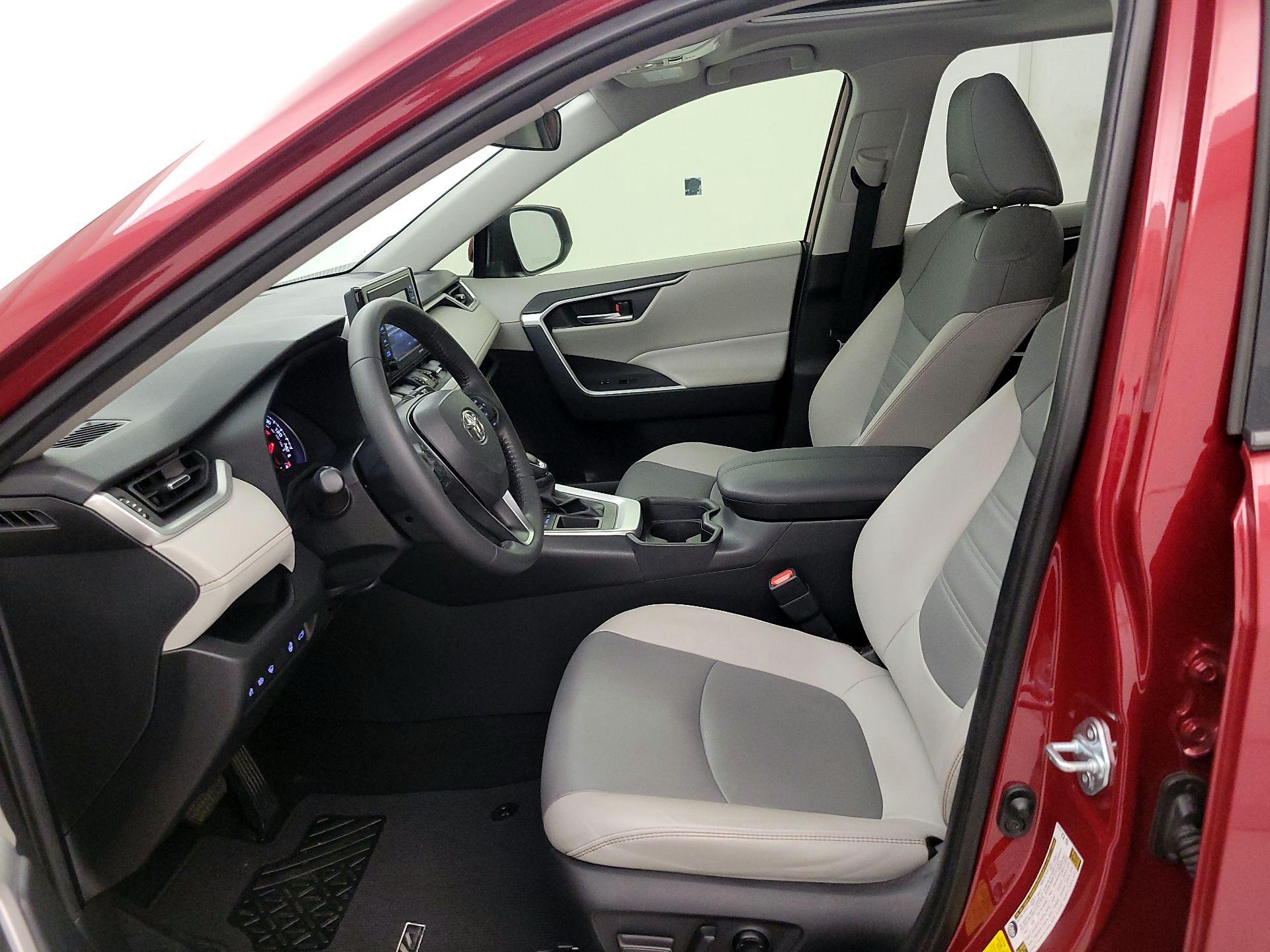 Thumbnail: 2021 Toyota RAV4 - 11