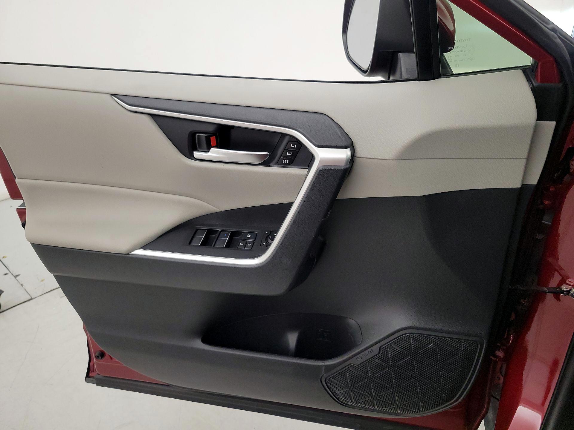 Thumbnail: 2021 Toyota RAV4 - 12