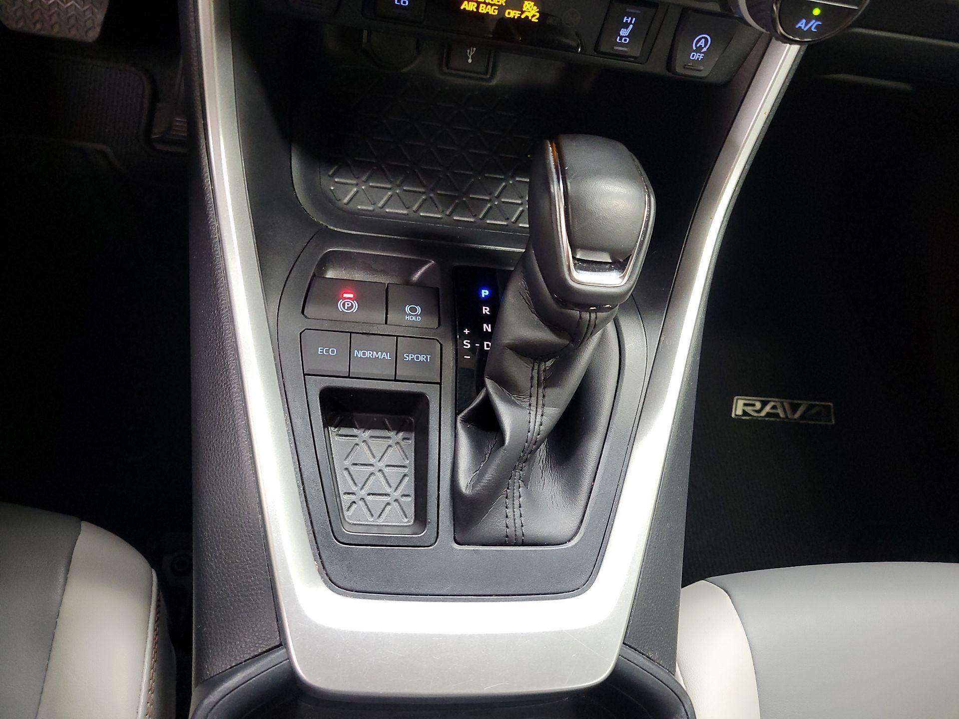 Thumbnail: 2021 Toyota RAV4 - 17