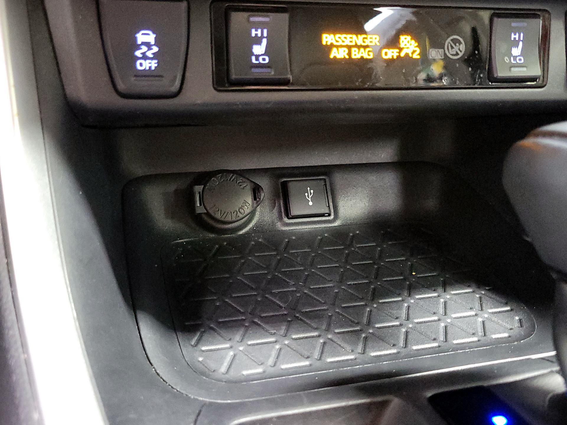 Thumbnail: 2021 Toyota RAV4 - 18