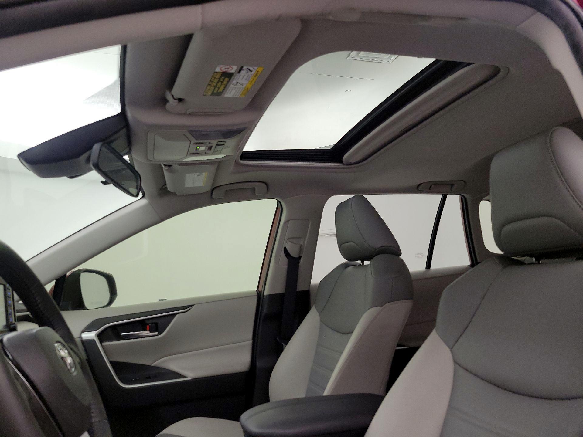 Thumbnail: 2021 Toyota RAV4 - 19